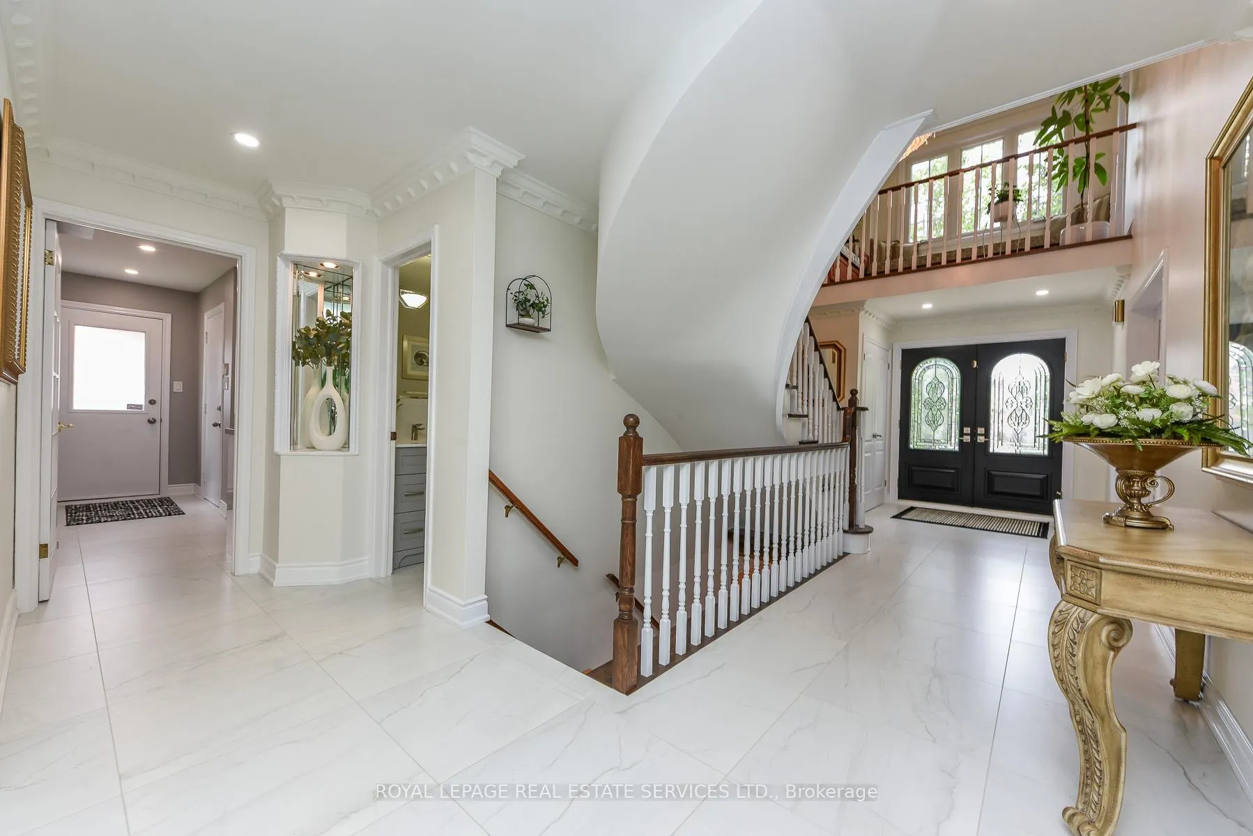 Photo 6 of 1338 Chalfield Drive, Oakville, Clearview — HOMEH