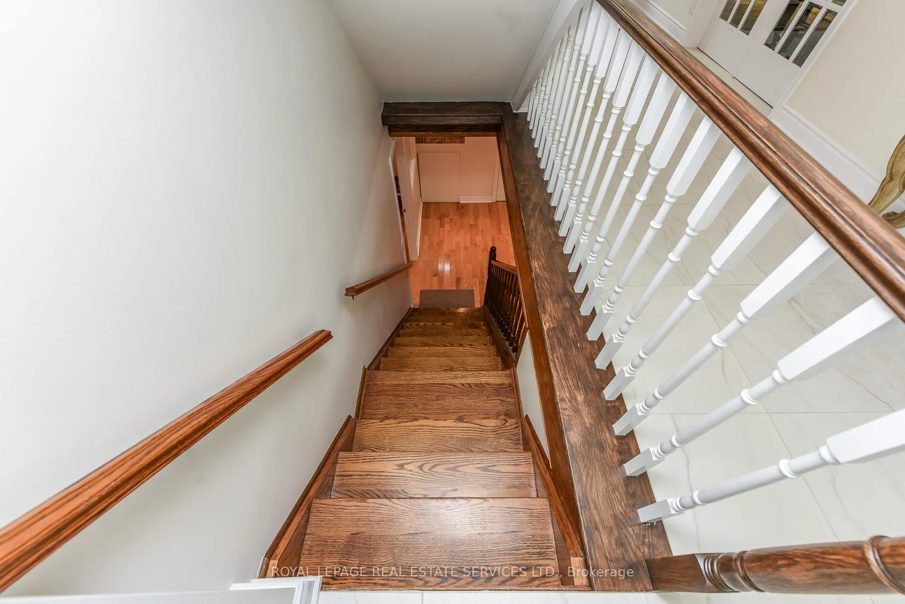 Photo 7 of 1338 Chalfield Drive, Oakville, Clearview — HOMEH