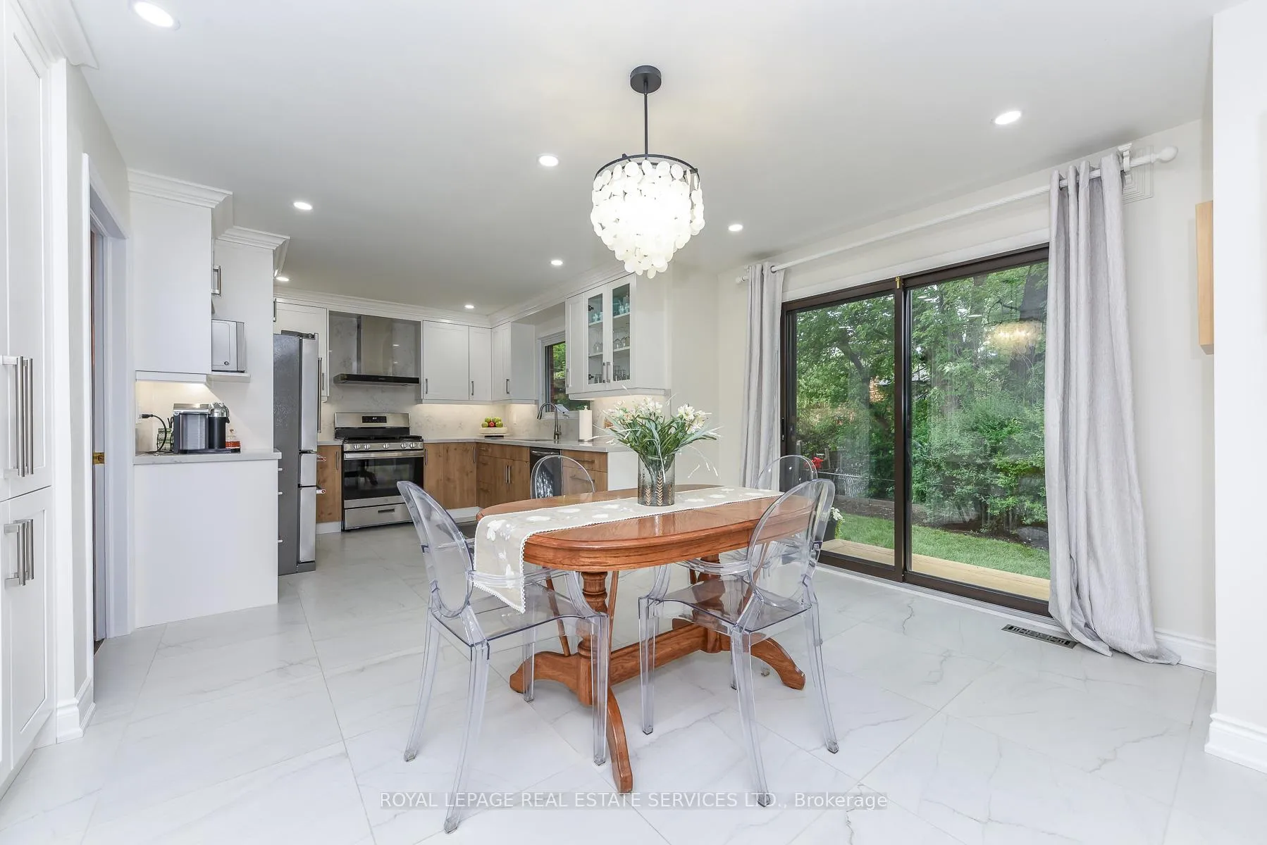 Photo 15 of 1338 Chalfield Drive, Oakville, Clearview — HOMEH