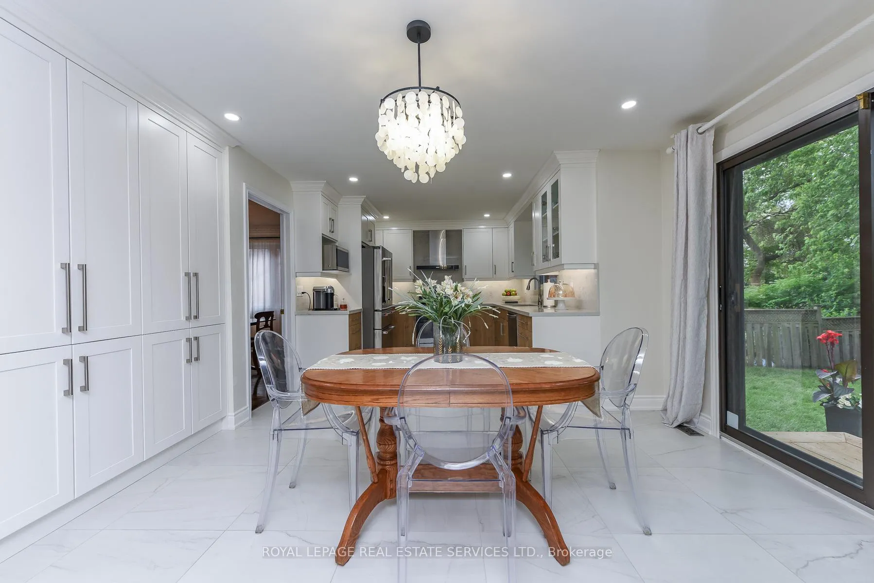 Photo 16 of 1338 Chalfield Drive, Oakville, Clearview — HOMEH