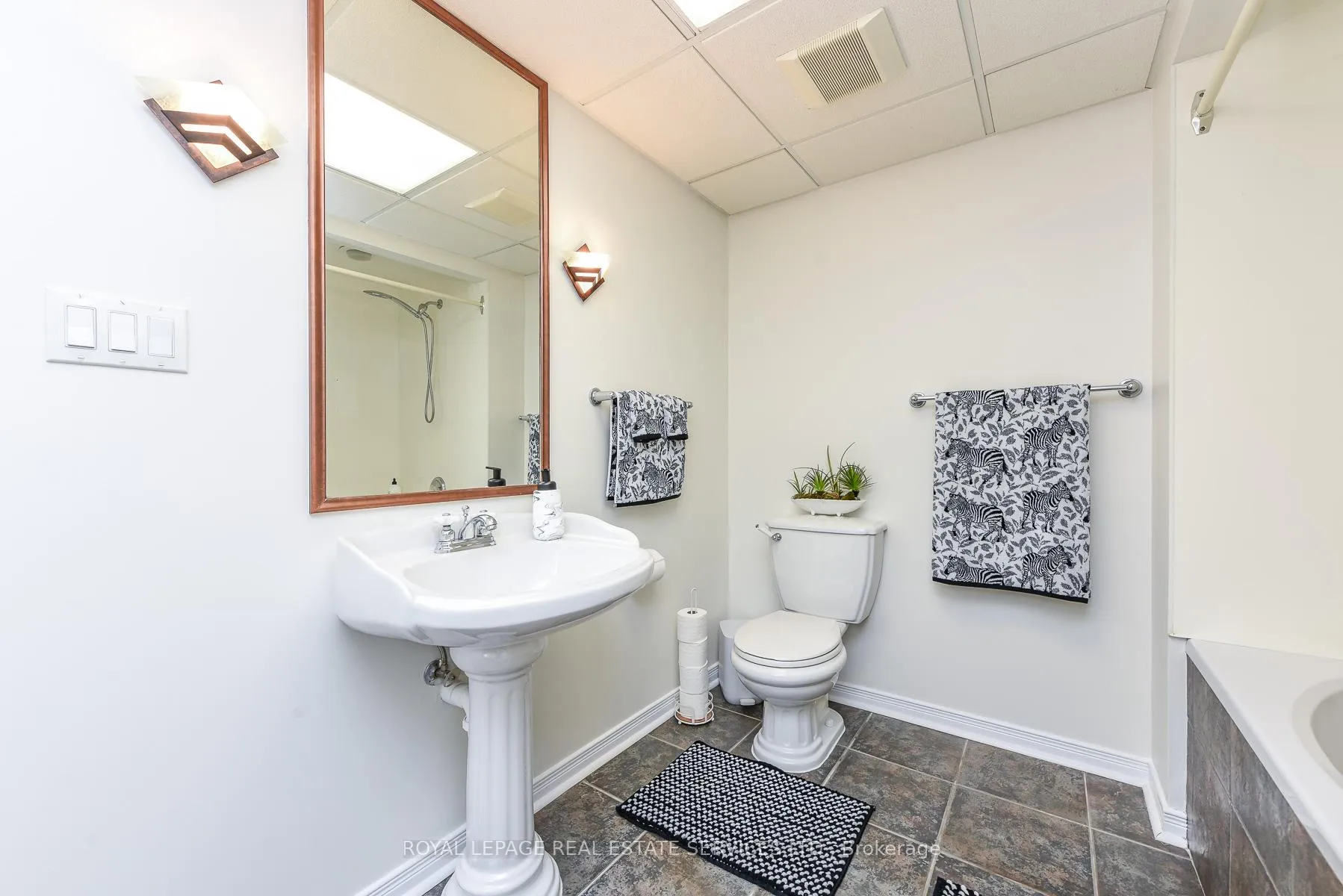 Photo 34 of 1338 Chalfield Drive, Oakville, Clearview — HOMEH