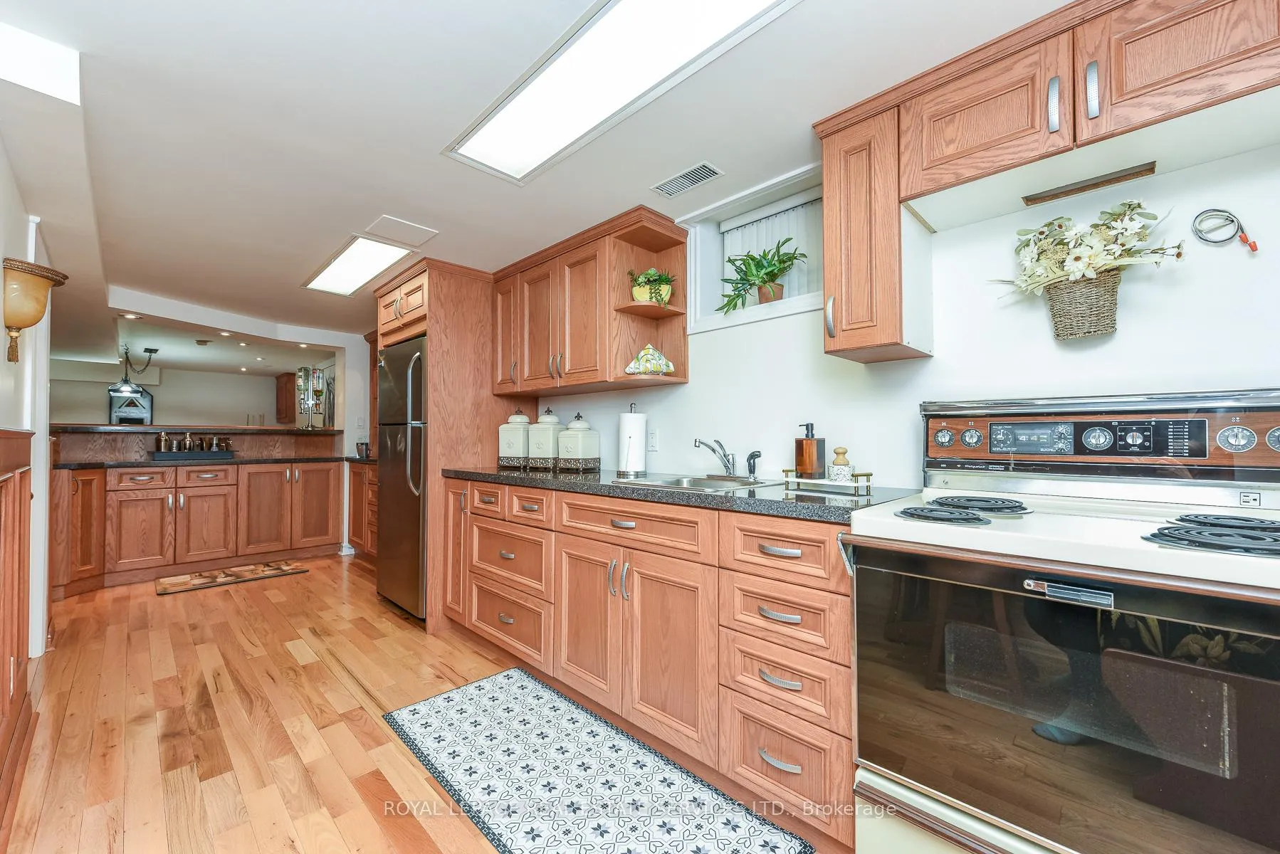 Photo 43 of 1338 Chalfield Drive, Oakville, Clearview — HOMEH