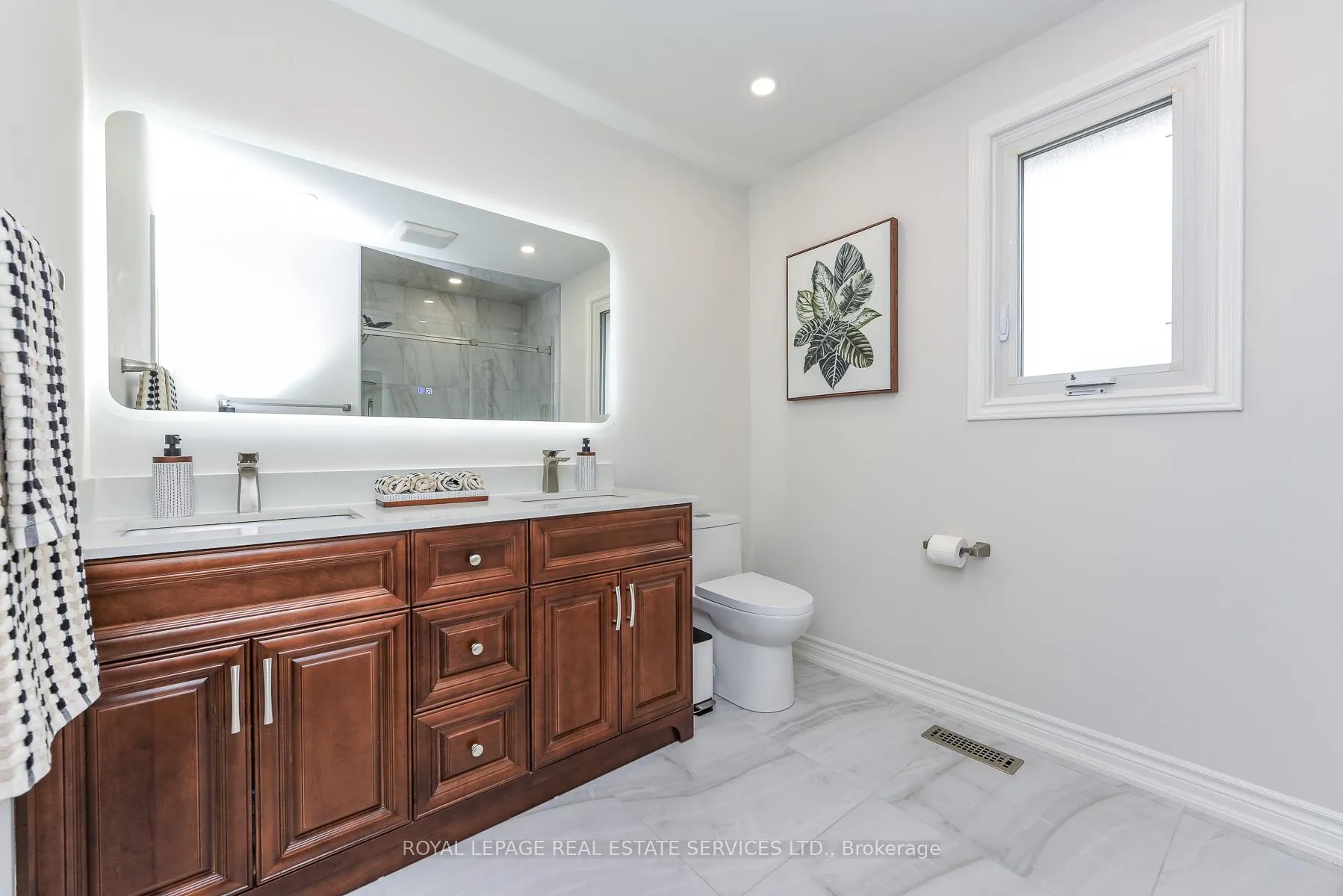 Photo 49 of 1338 Chalfield Drive, Oakville, Clearview — HOMEH