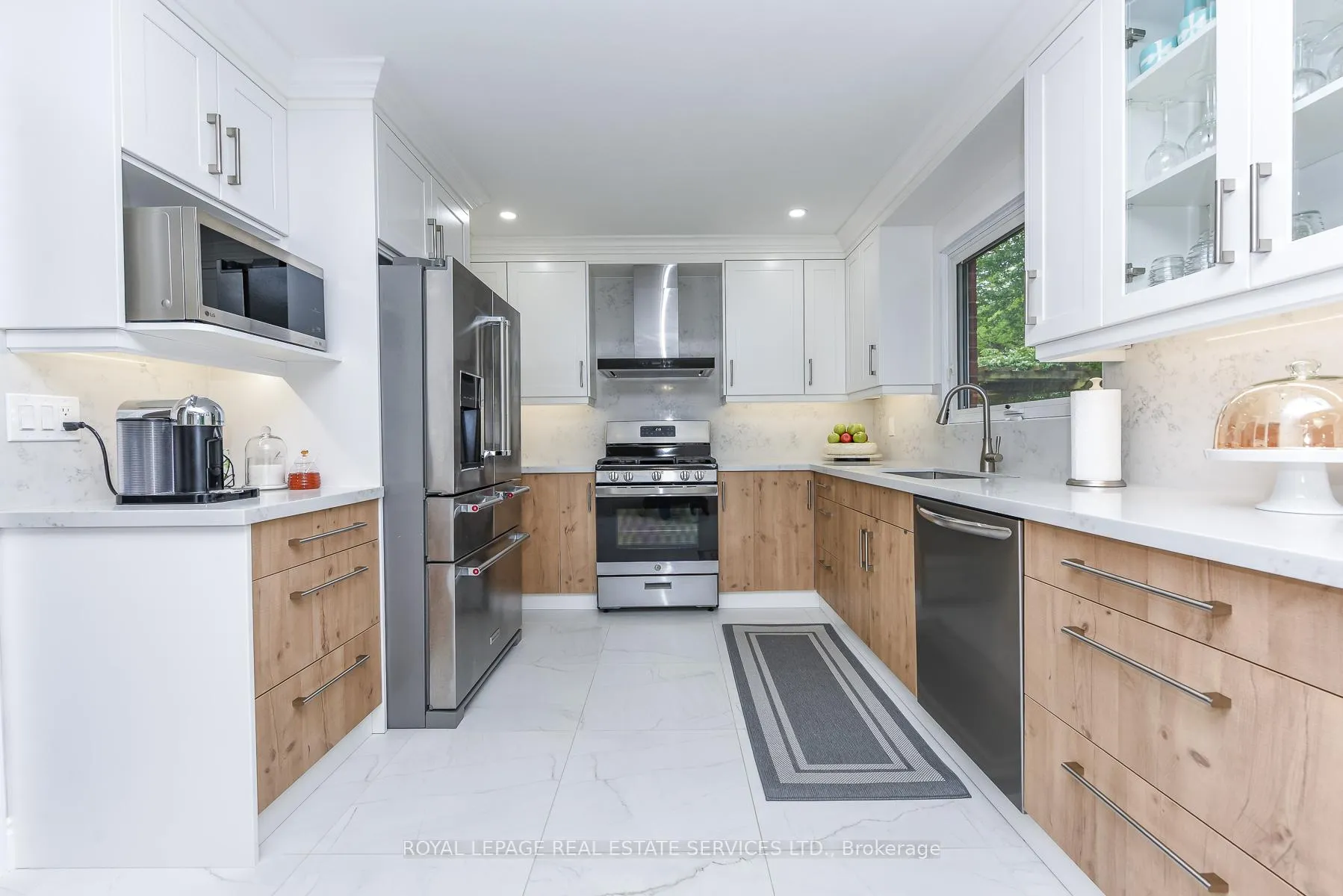 Photo 17 of 1338 Chalfield Drive, Oakville, Clearview — HOMEH
