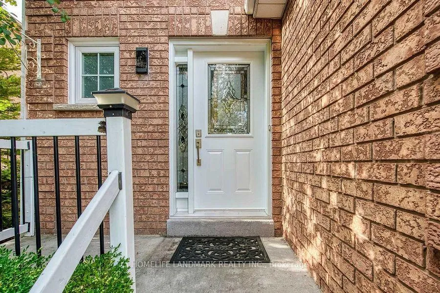 Photo 2 of 2319 Springfield Crescent, Oakville, Clearview — HOMEH