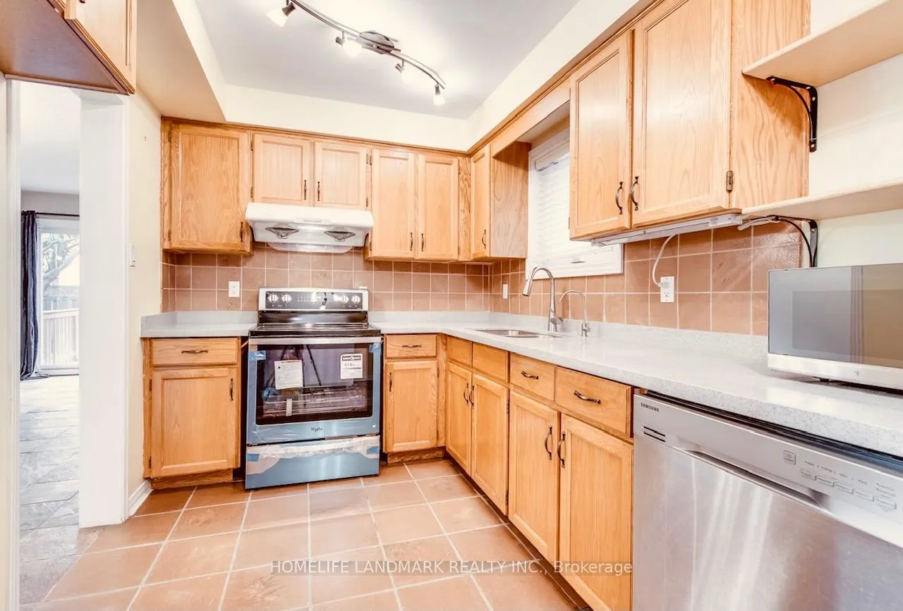 Photo 4 of 2319 Springfield Crescent, Oakville, Clearview — HOMEH