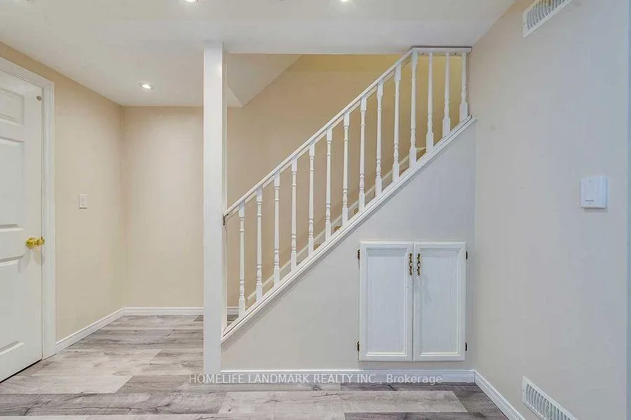 Photo 14 of 2319 Springfield Crescent, Oakville, Clearview — HOMEH