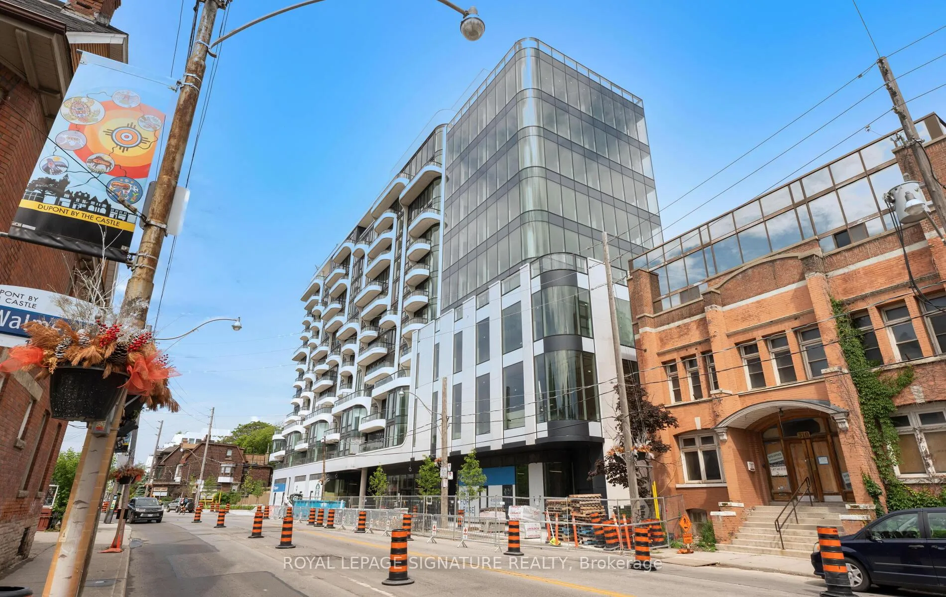 Front of Unit 1008, 322 Dupont Street