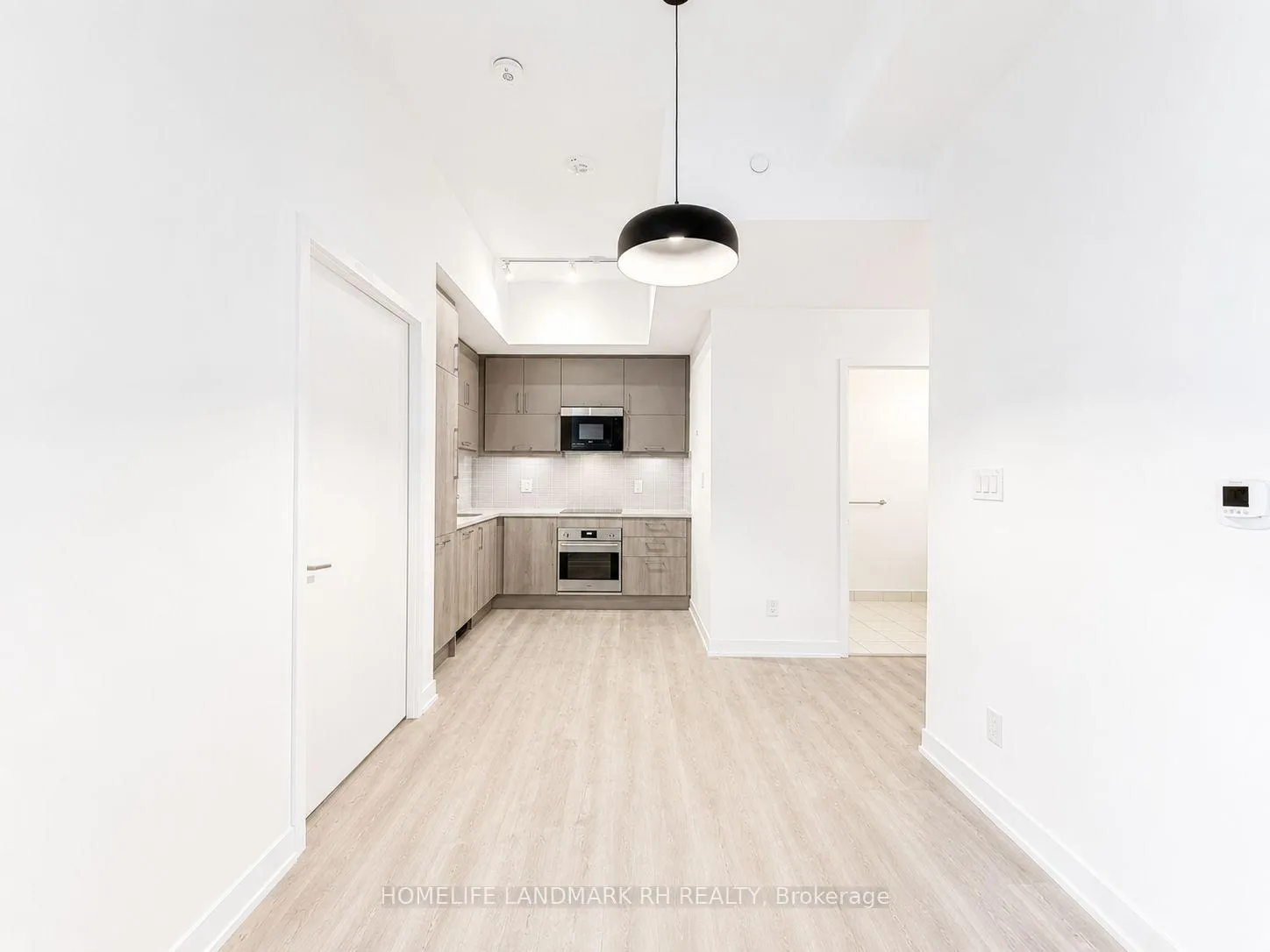 Photo 4 of Unit 1038, 8119 Birchmount Road, Markham, Unionville — HOMEH