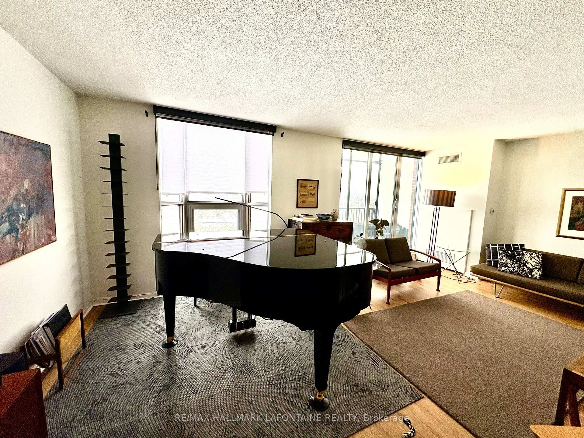 Photo 2 of Unit 905, 2951 Riverside Drive, Ottawa, Mooneys Bay/Riverside Park — HOMEH