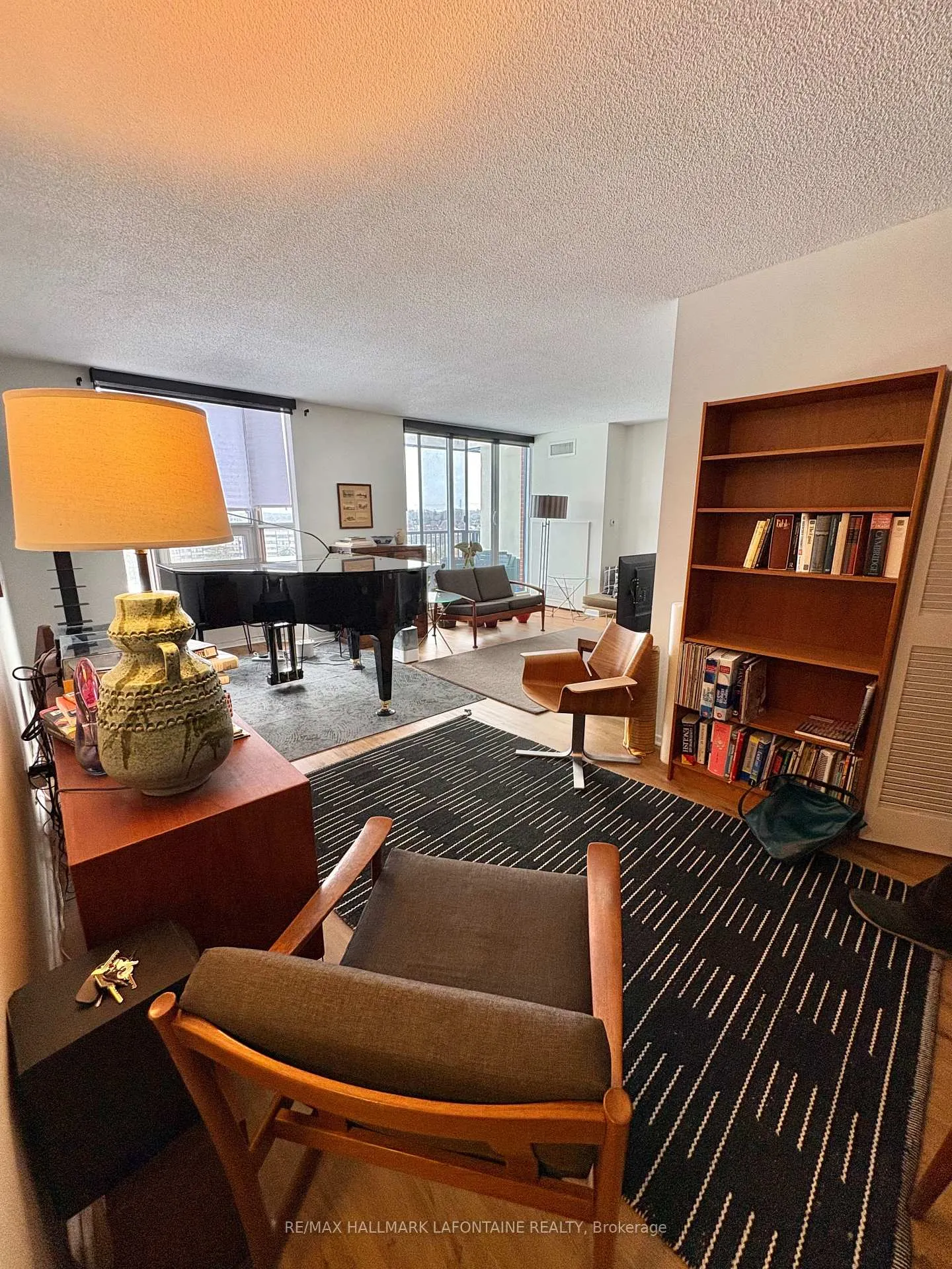 Photo 3 of Unit 905, 2951 Riverside Drive, Ottawa, Mooneys Bay/Riverside Park — HOMEH