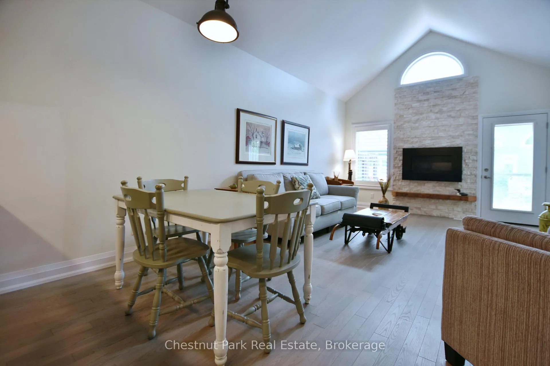 Photo 11 of 18 Sutton Lane, Collingwood — HOMEH