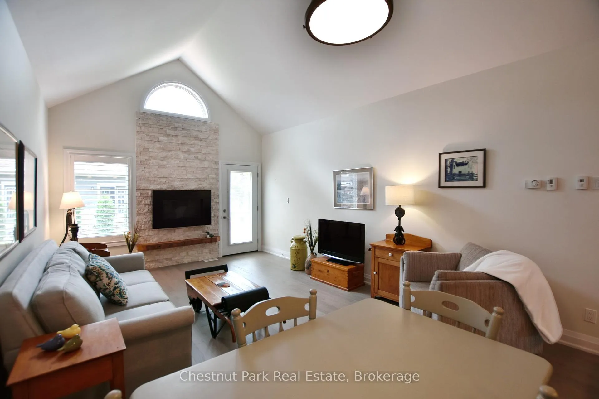Photo 12 of 18 Sutton Lane, Collingwood — HOMEH