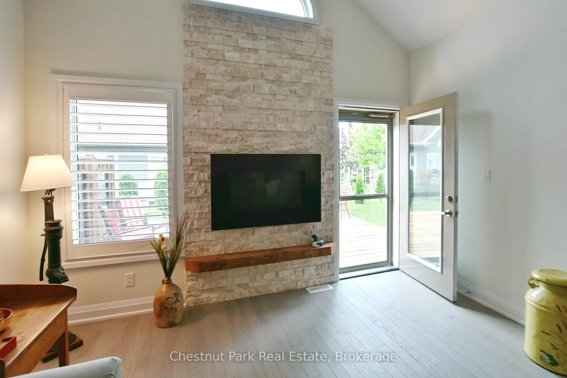 Photo 14 of 18 Sutton Lane, Collingwood — HOMEH