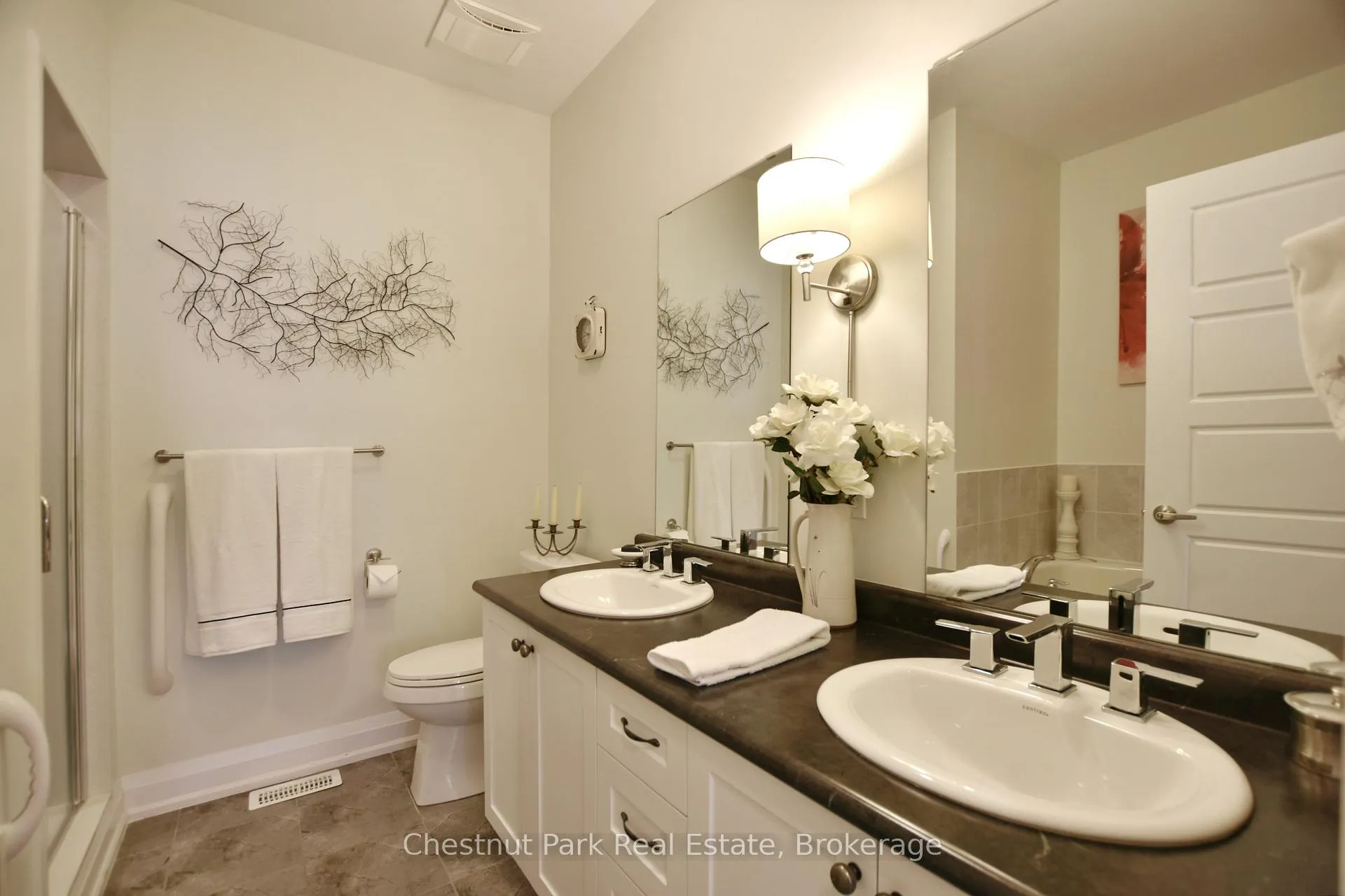 Photo 20 of 18 Sutton Lane, Collingwood — HOMEH