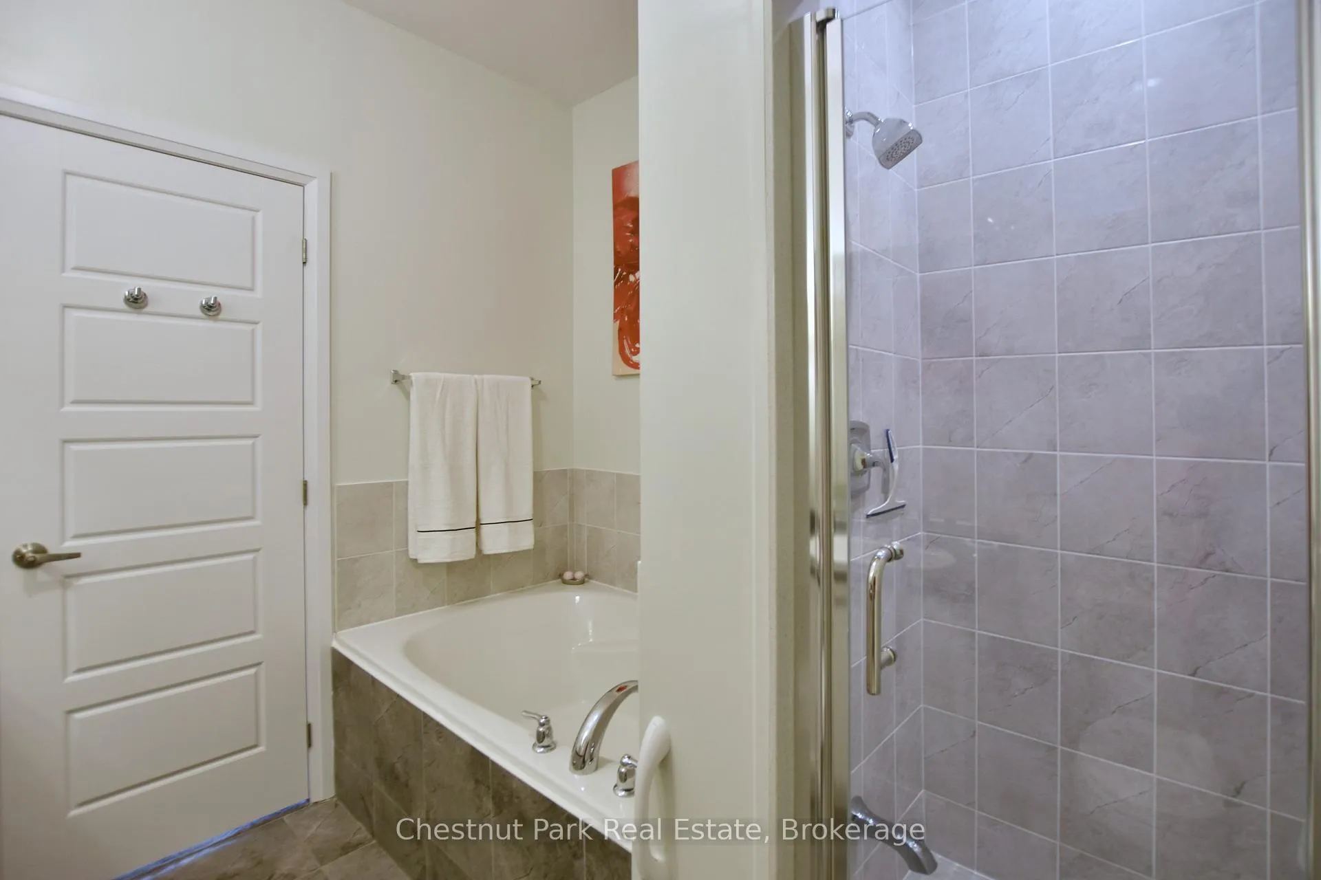 Photo 21 of 18 Sutton Lane, Collingwood — HOMEH