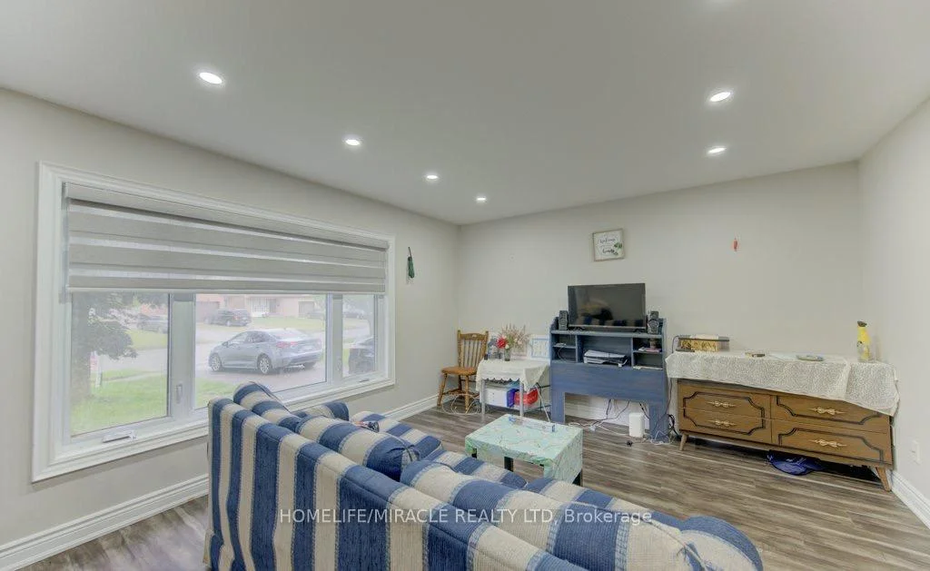 Photo 5 of 142 Cornerbrook Crescent, Waterloo, North Lakeshore — HOMEH