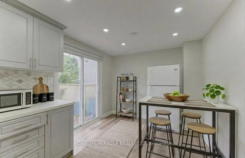Photo 8 of 142 Cornerbrook Crescent, Waterloo, North Lakeshore — HOMEH