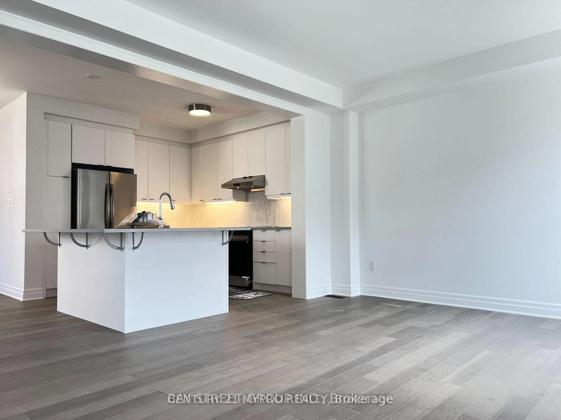 Photo 2 of 43 Berczy Manor Crescent, Markham, Rural Markham — HOMEH