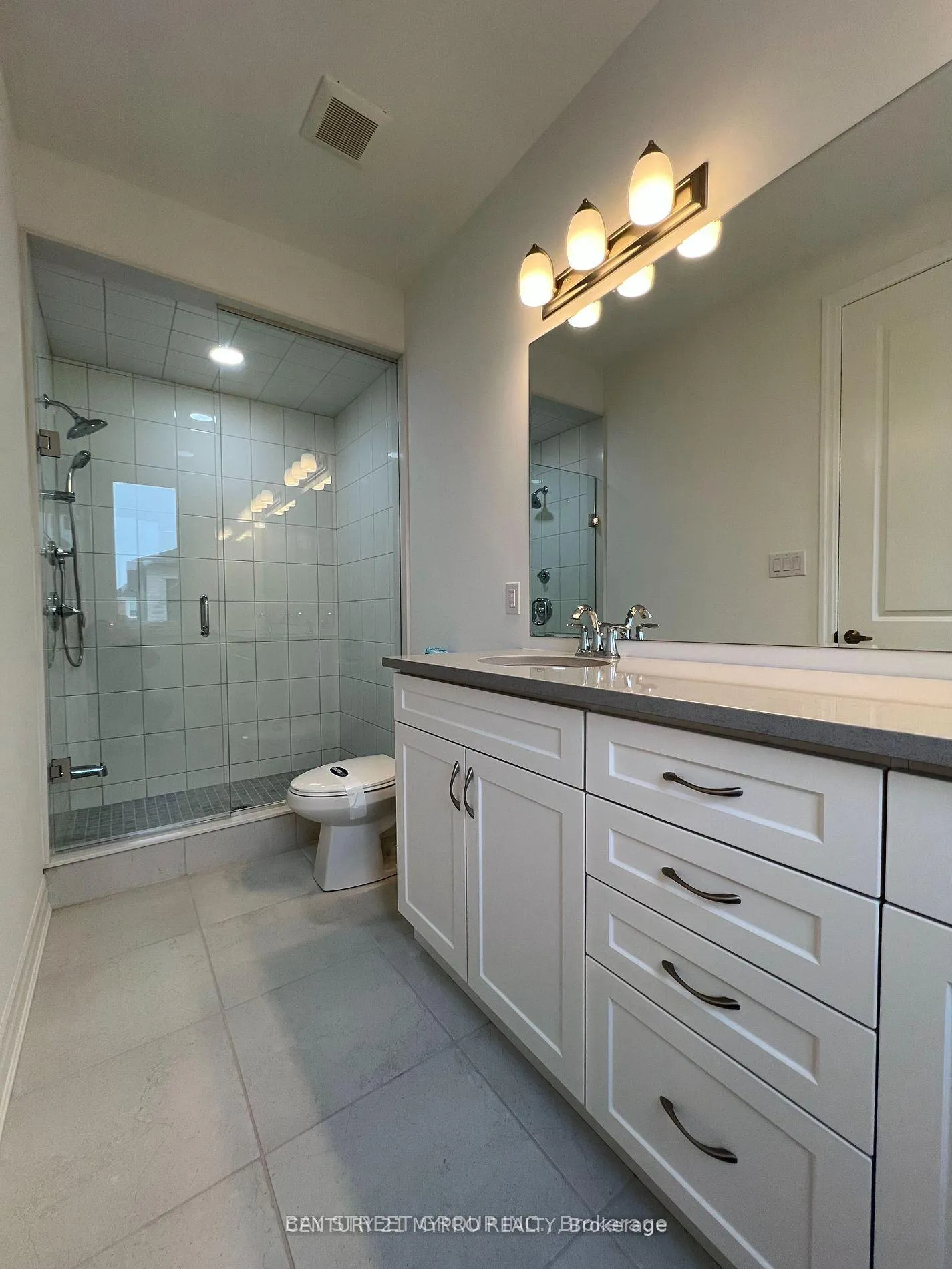 Photo 5 of 43 Berczy Manor Crescent, Markham, Rural Markham — HOMEH