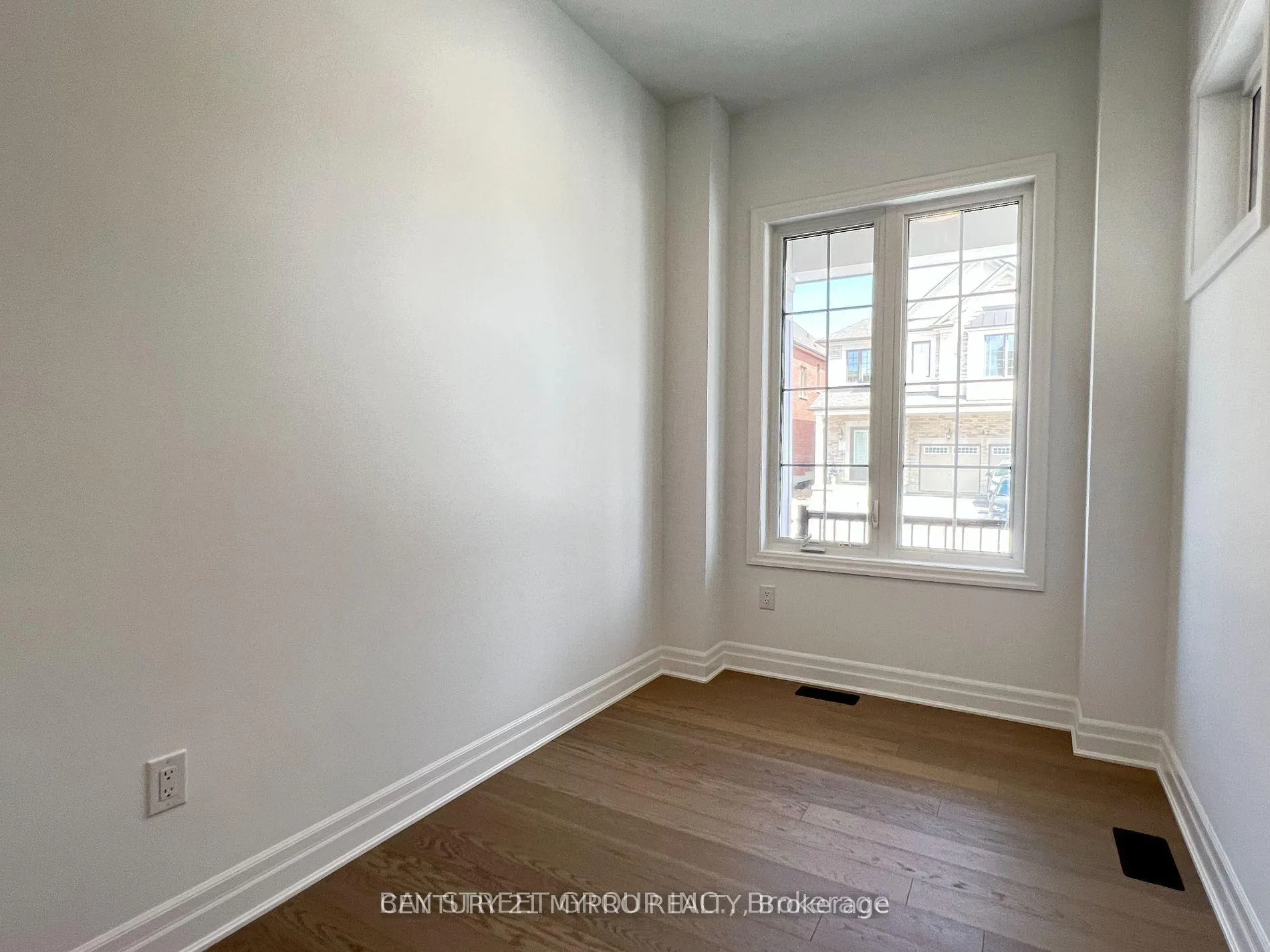 Photo 10 of 43 Berczy Manor Crescent, Markham, Rural Markham — HOMEH