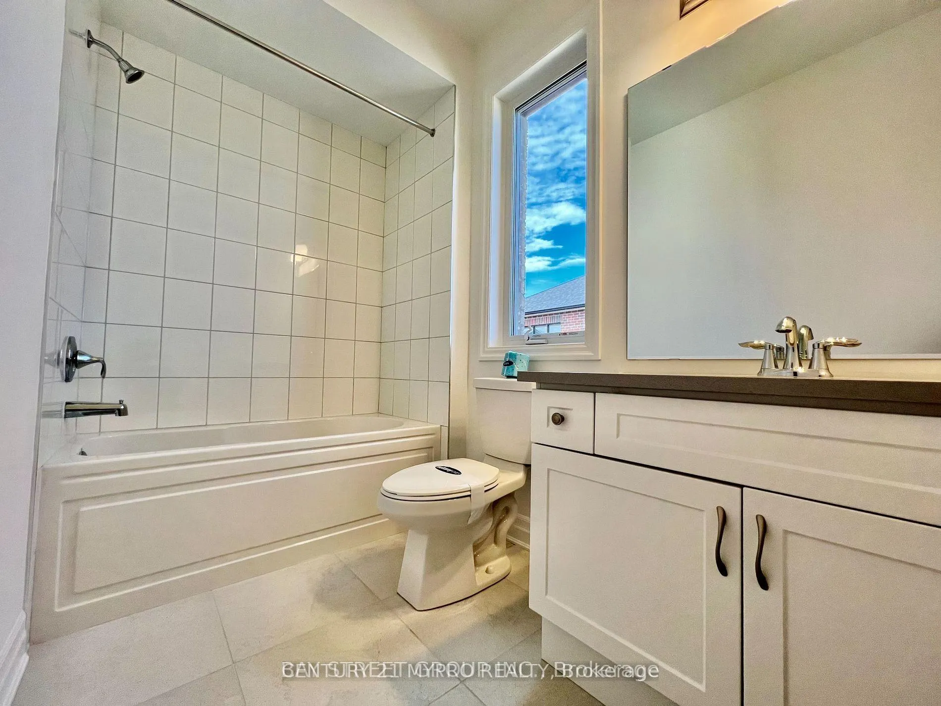 Photo 11 of 43 Berczy Manor Crescent, Markham, Rural Markham — HOMEH