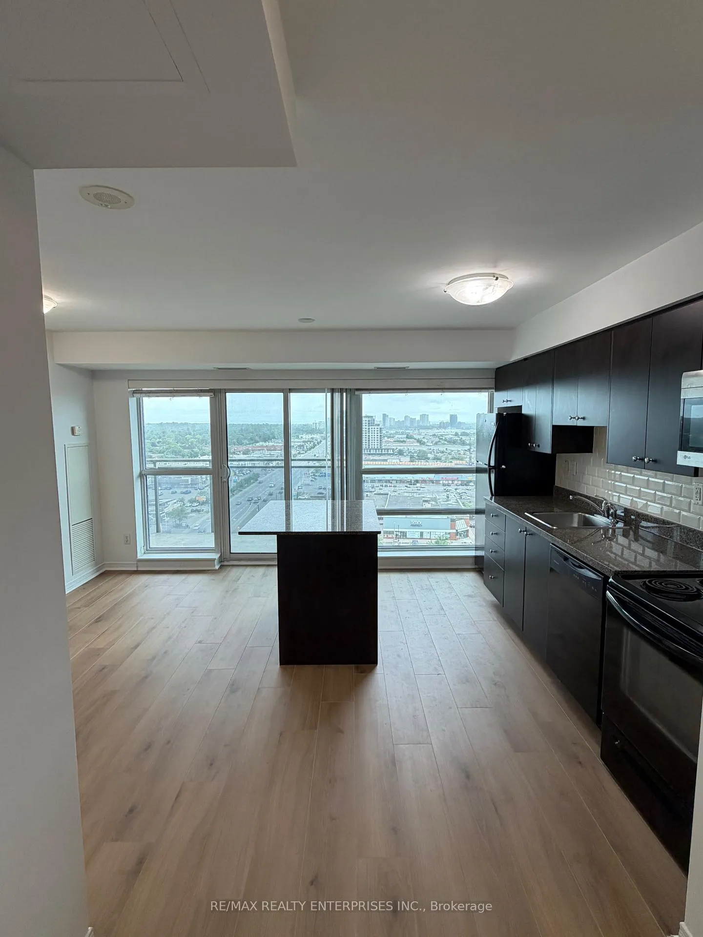 Photo 1 of Unit 1511, 215 Queen Street E, Brampton, Queen Street Corridor — HOMEH
