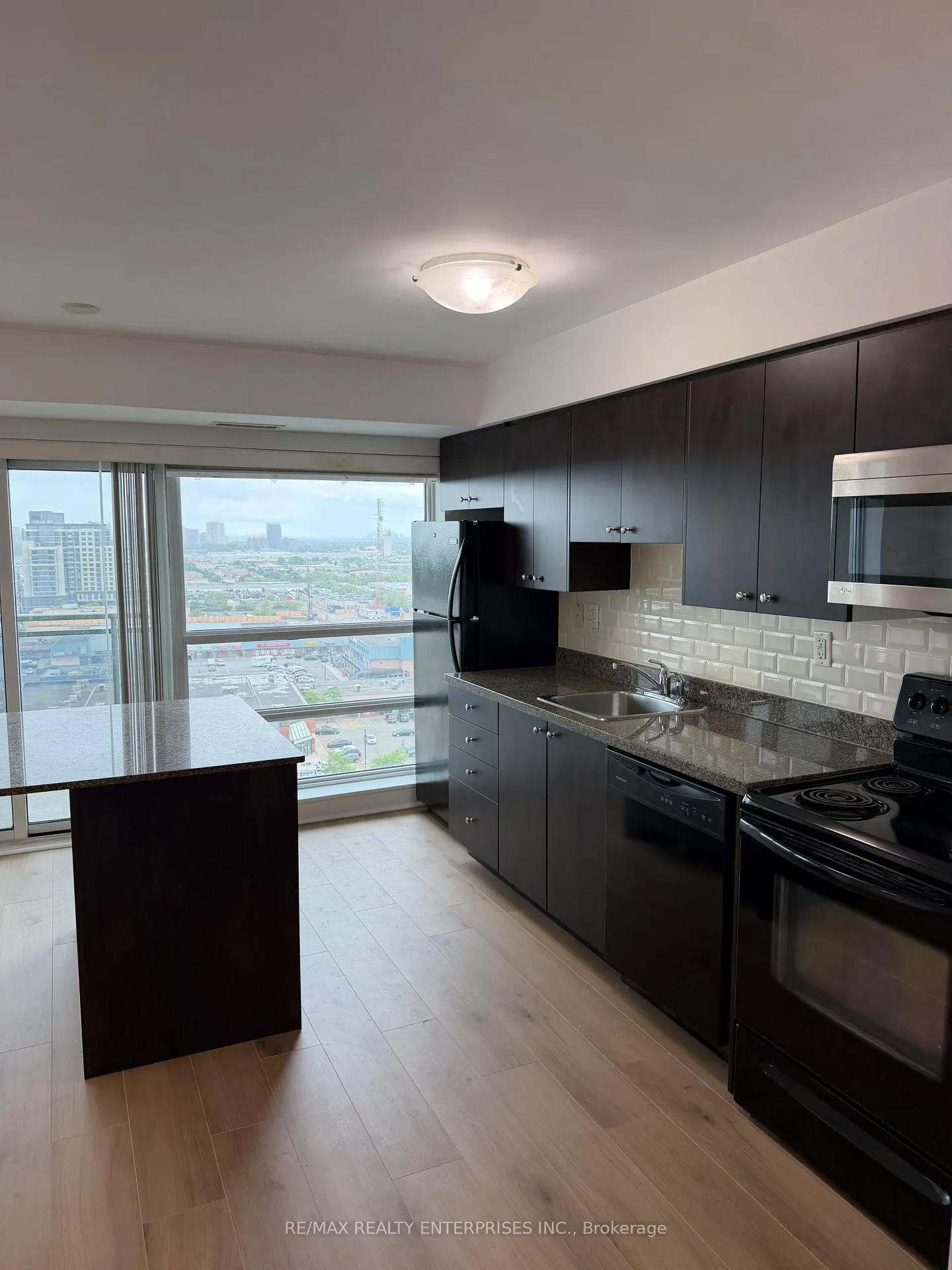 Photo 2 of Unit 1511, 215 Queen Street E, Brampton, Queen Street Corridor — HOMEH