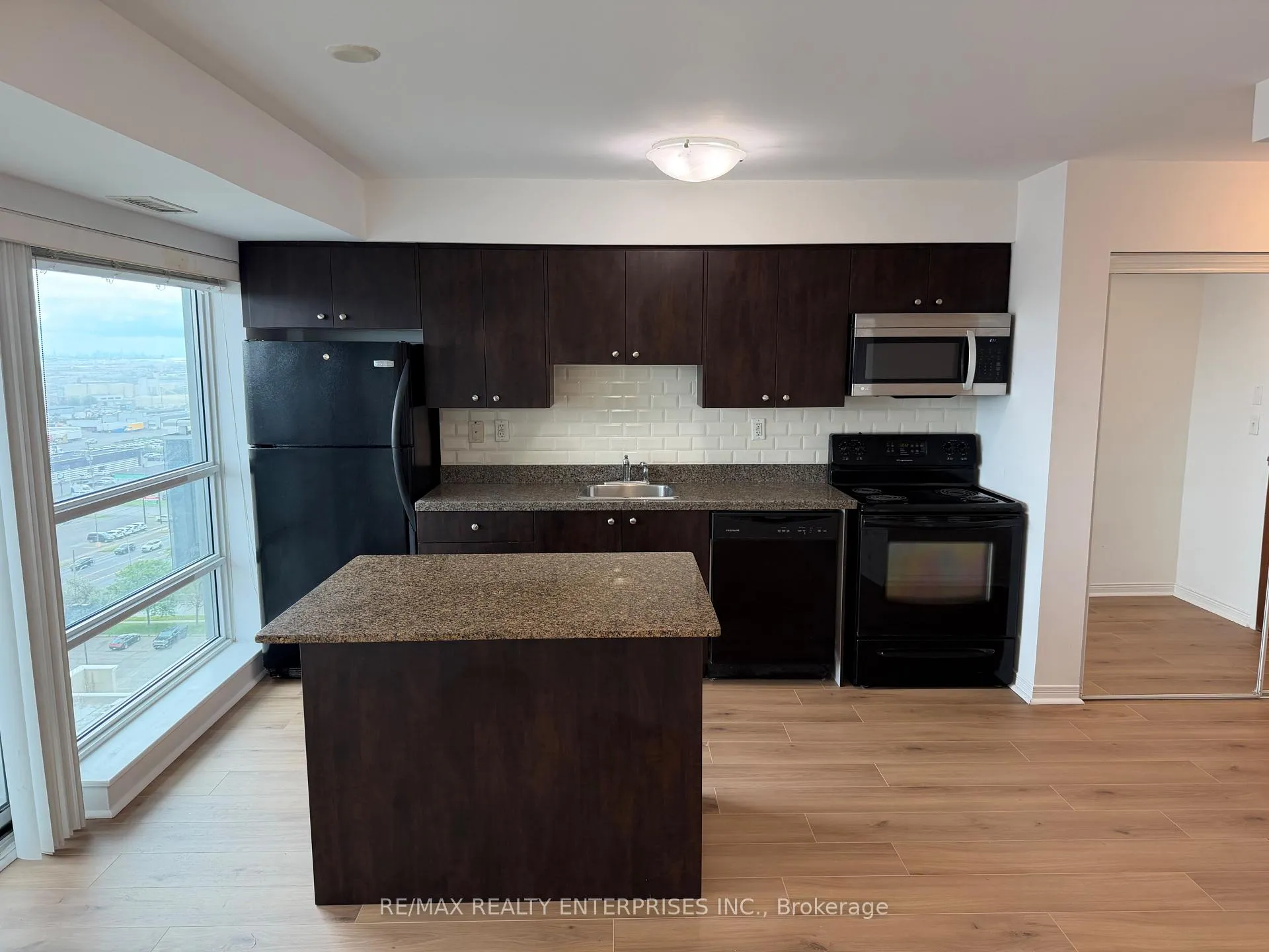 Photo 3 of Unit 1511, 215 Queen Street E, Brampton, Queen Street Corridor — HOMEH