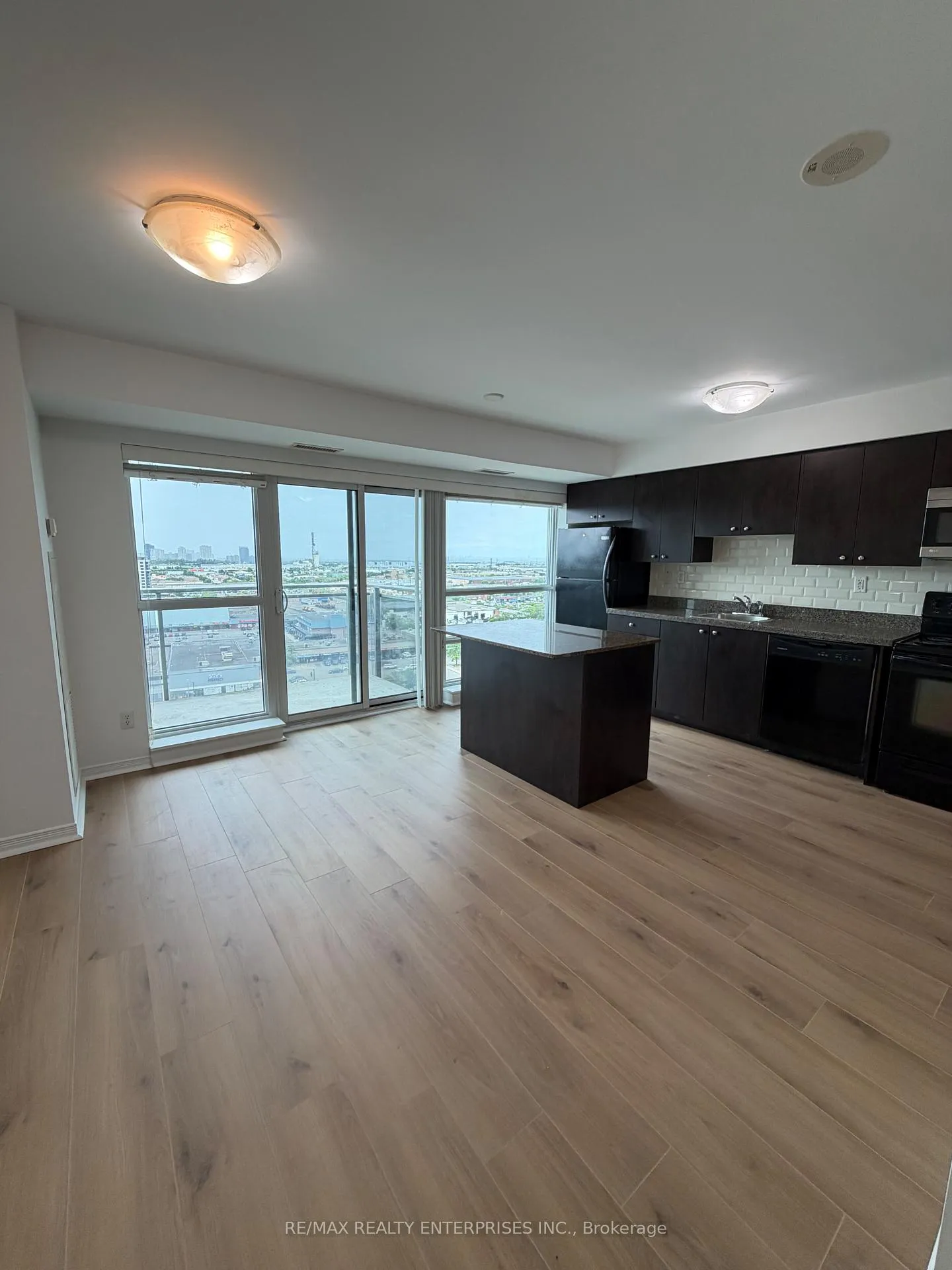 Photo 5 of Unit 1511, 215 Queen Street E, Brampton, Queen Street Corridor — HOMEH