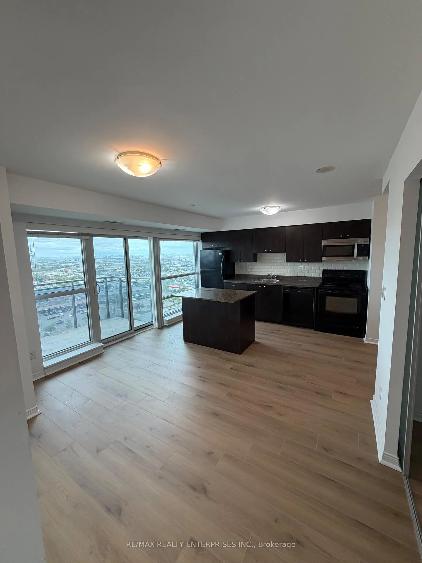 Photo 6 of Unit 1511, 215 Queen Street E, Brampton, Queen Street Corridor — HOMEH