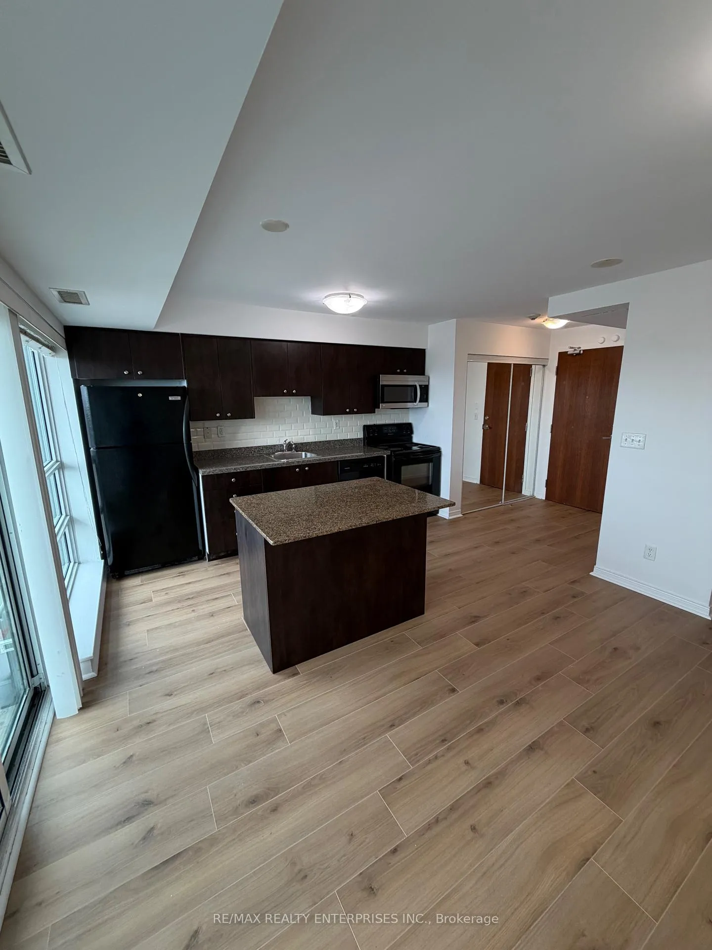 Photo 7 of Unit 1511, 215 Queen Street E, Brampton, Queen Street Corridor — HOMEH