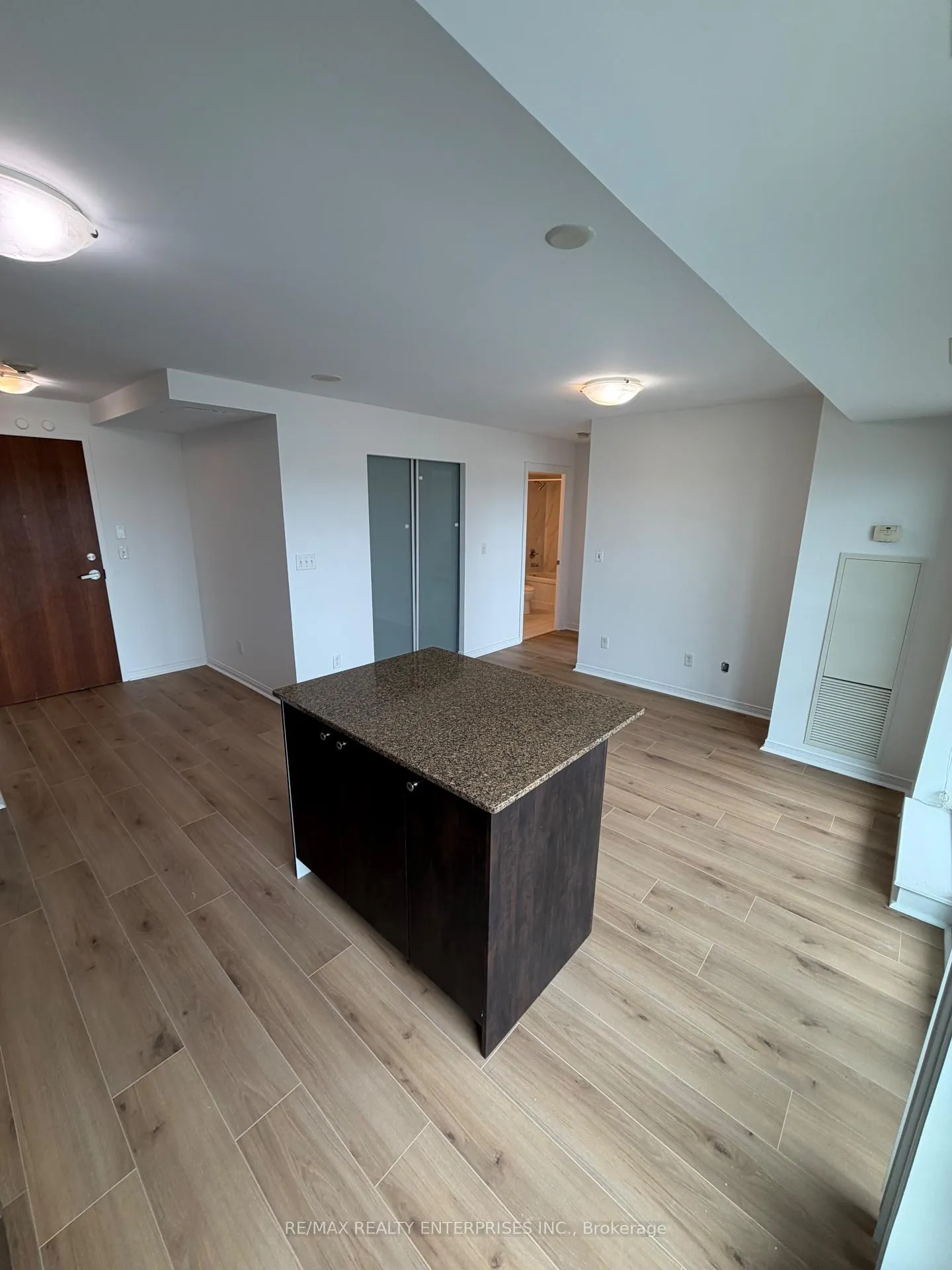 Photo 8 of Unit 1511, 215 Queen Street E, Brampton, Queen Street Corridor — HOMEH