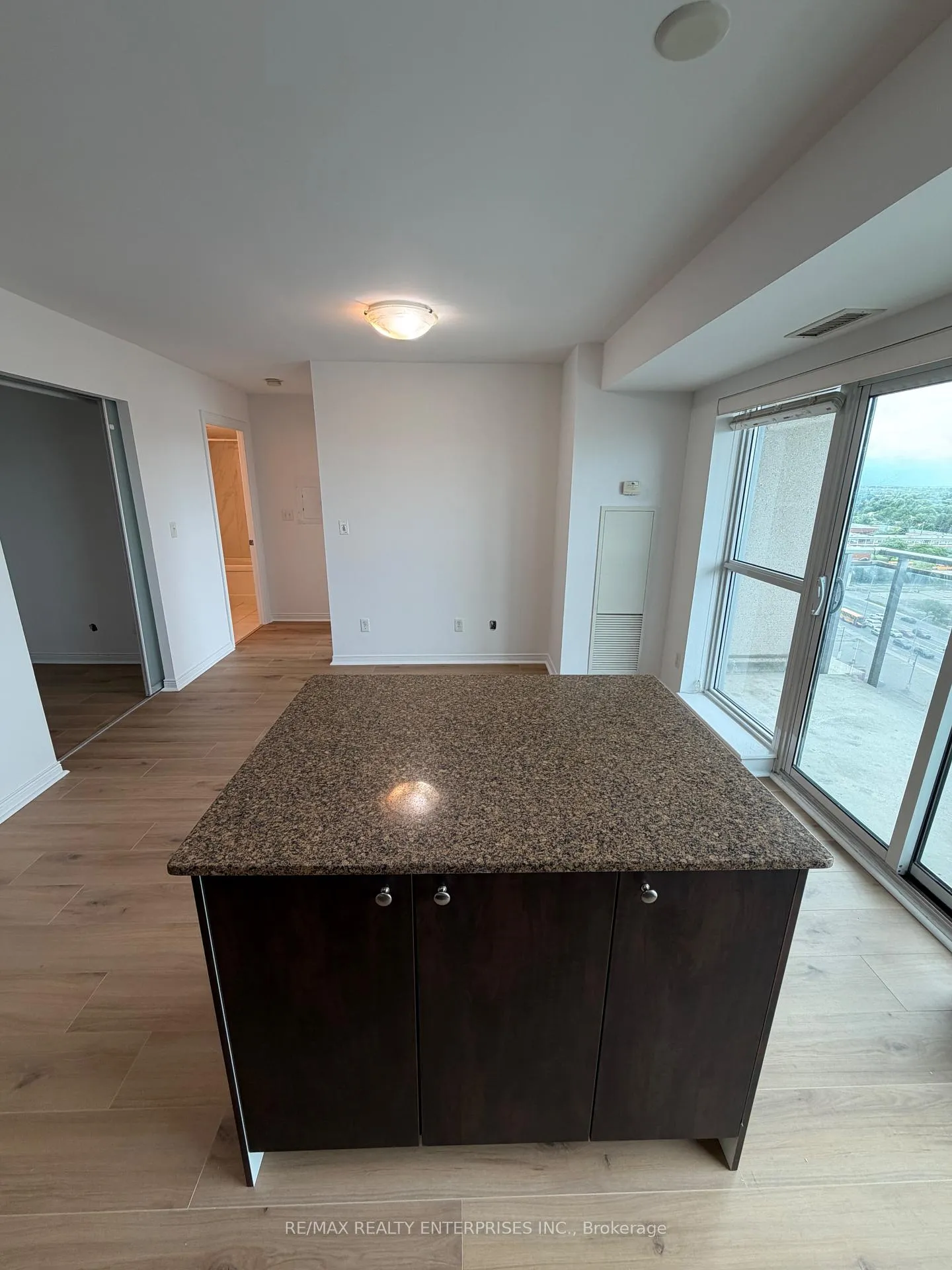 Photo 9 of Unit 1511, 215 Queen Street E, Brampton, Queen Street Corridor — HOMEH