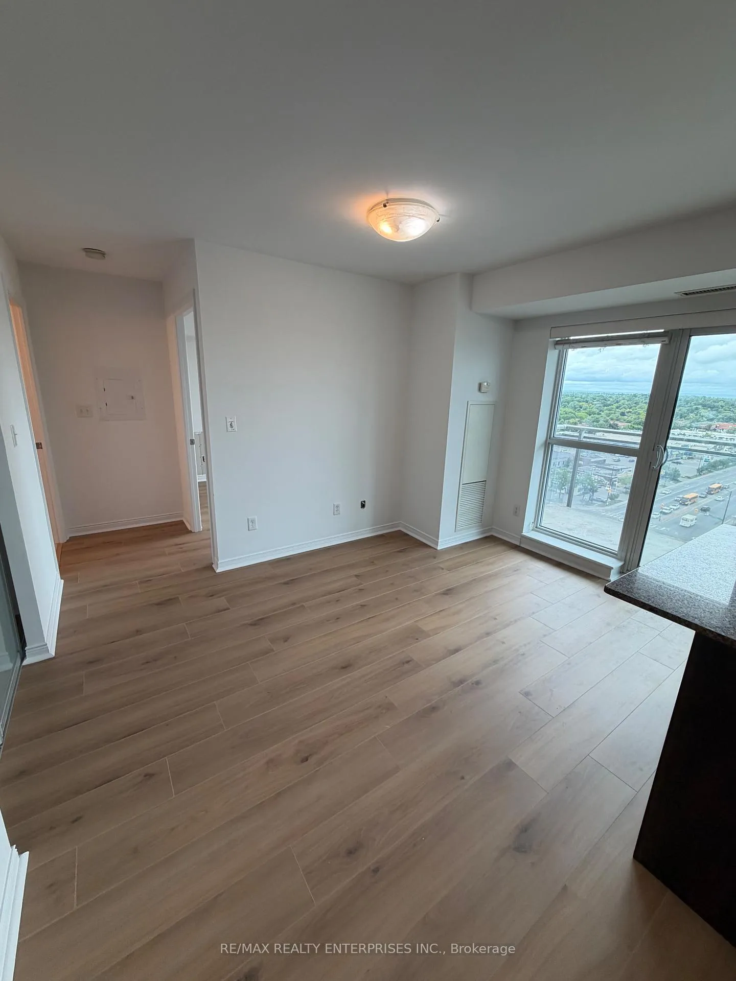 Photo 11 of Unit 1511, 215 Queen Street E, Brampton, Queen Street Corridor — HOMEH
