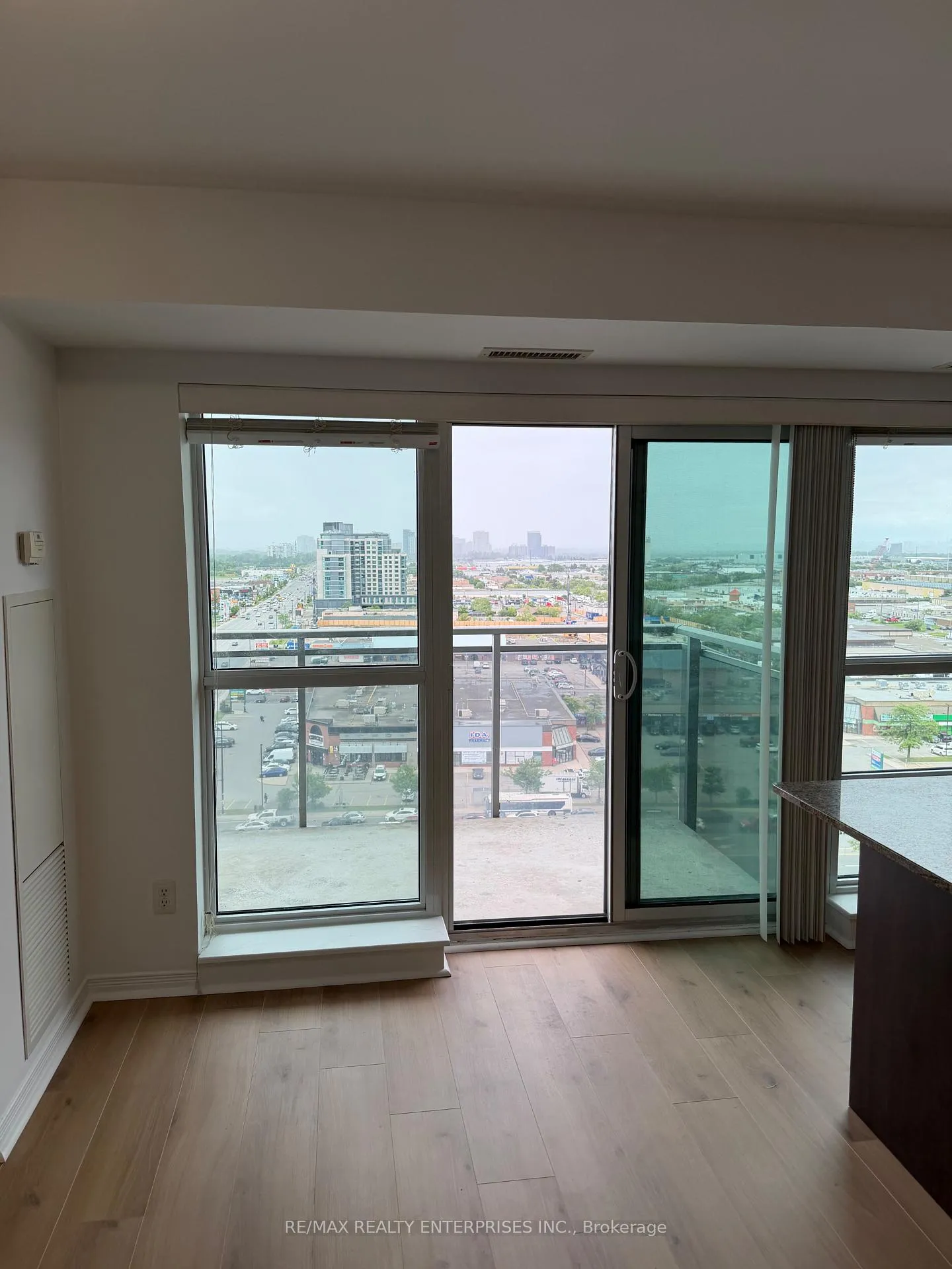 Photo 12 of Unit 1511, 215 Queen Street E, Brampton, Queen Street Corridor — HOMEH