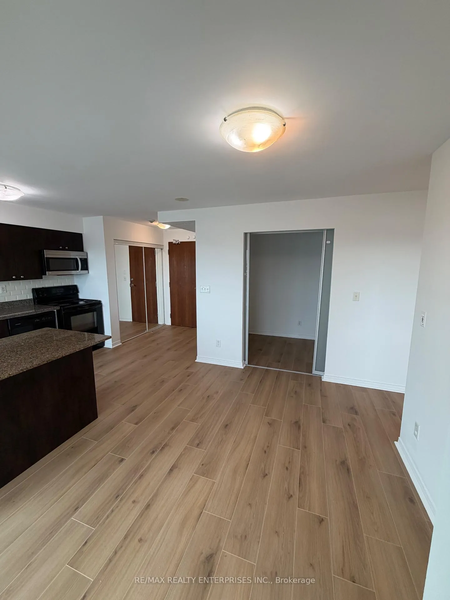 Photo 13 of Unit 1511, 215 Queen Street E, Brampton, Queen Street Corridor — HOMEH