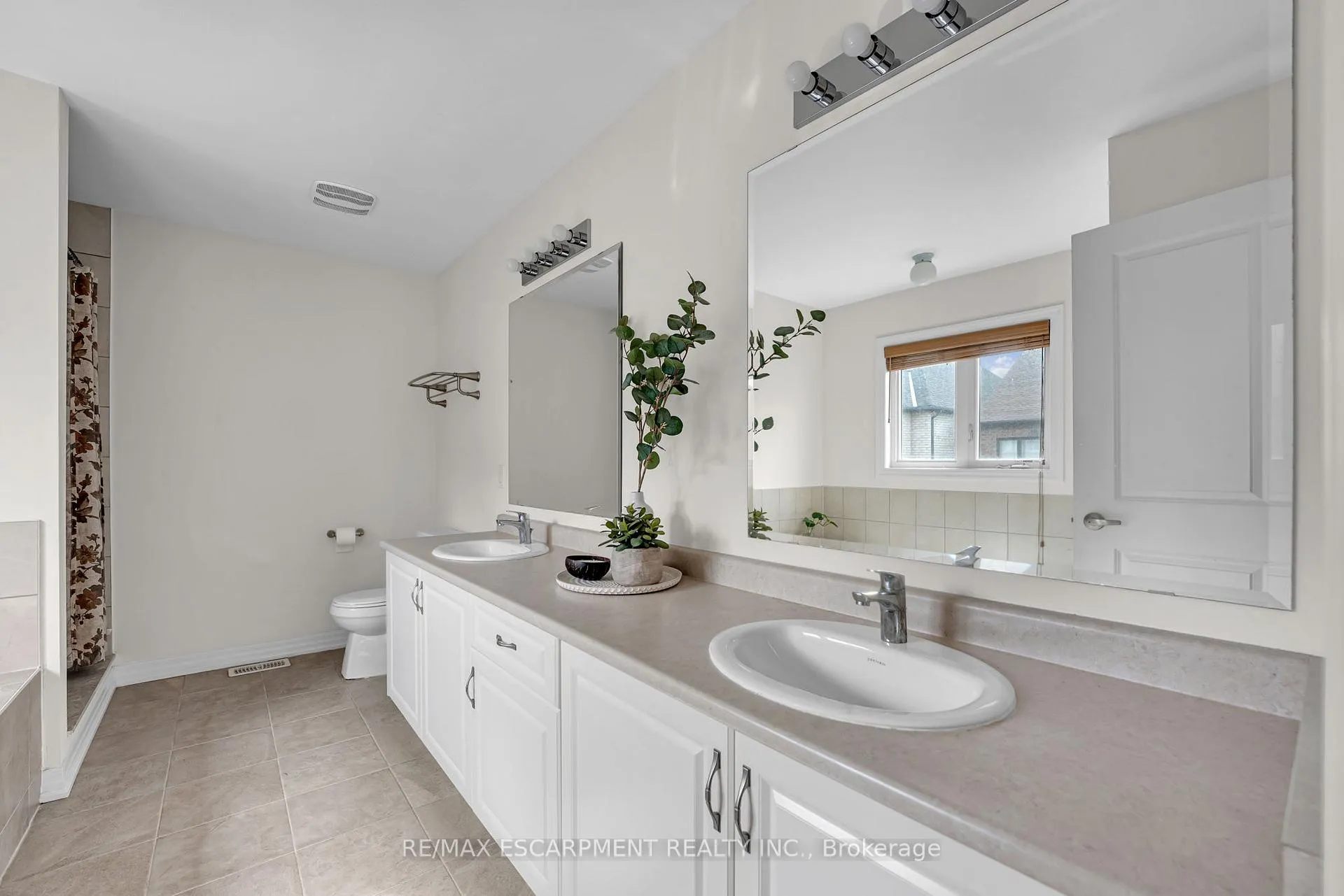 Photo 25 of 3430 Clayton Trail, Oakville, Glenorchy — HOMEH