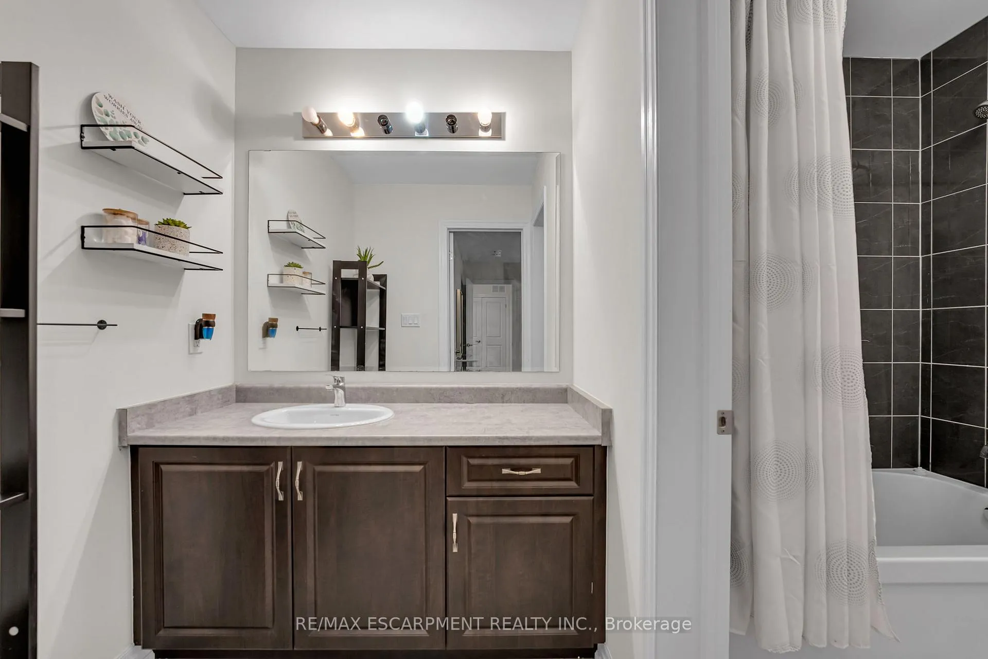Photo 34 of 3430 Clayton Trail, Oakville, Glenorchy — HOMEH
