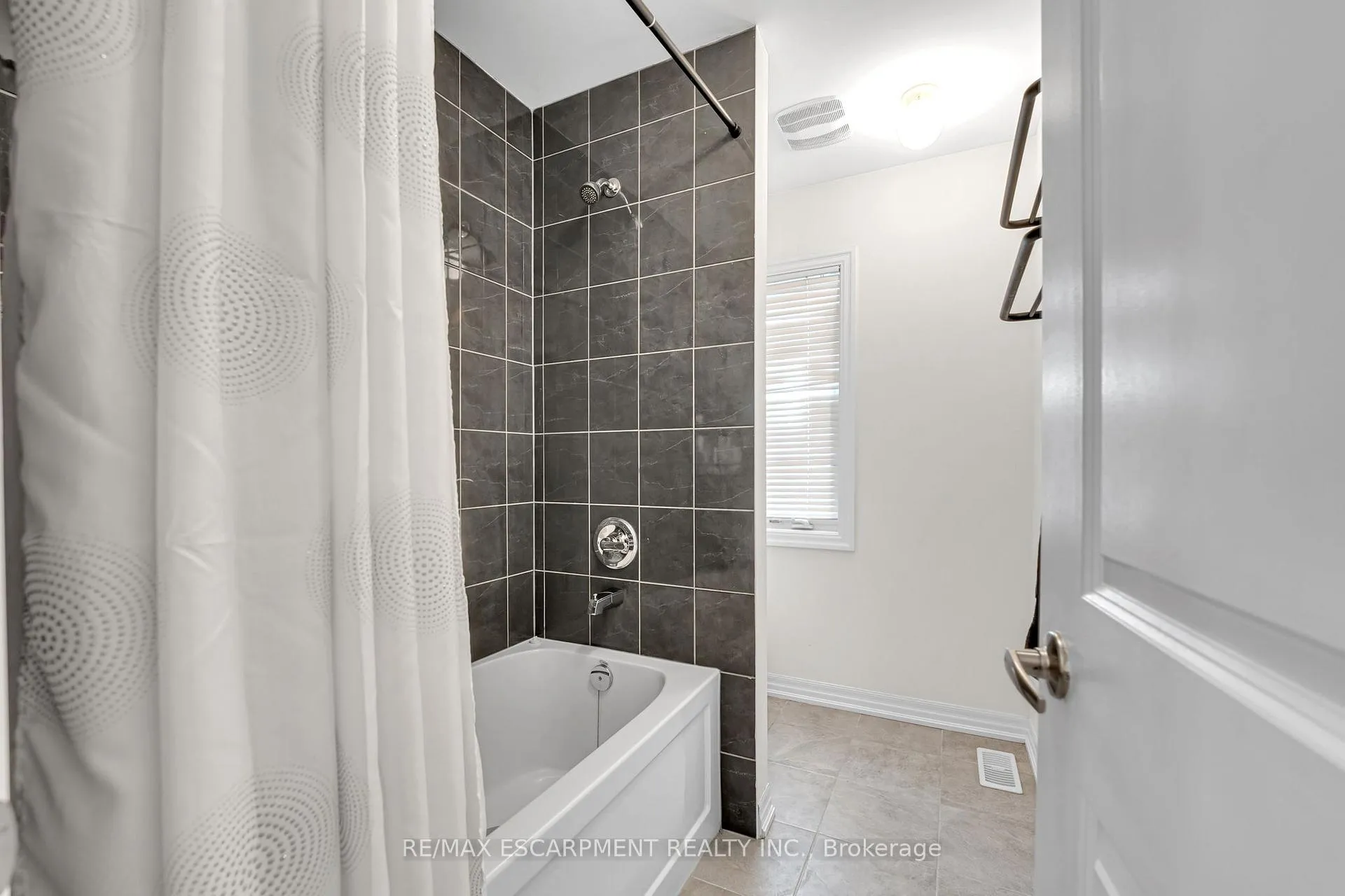 Photo 35 of 3430 Clayton Trail, Oakville, Glenorchy — HOMEH