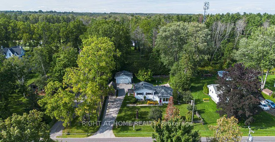 Photo 4 of 12 Lakeshore Road E, Oro-Medonte, Rural Oro-Medonte — HOMEH