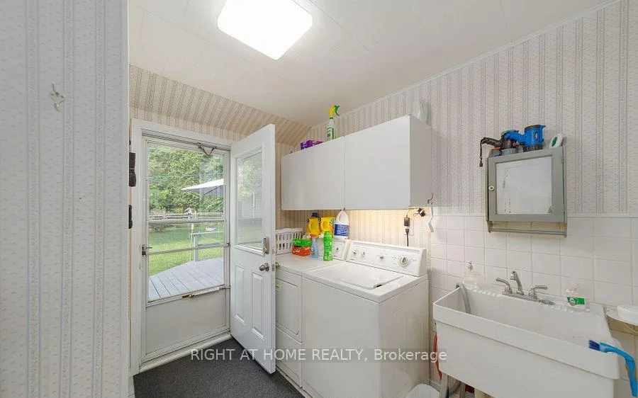 Photo 15 of 12 Lakeshore Road E, Oro-Medonte, Rural Oro-Medonte — HOMEH