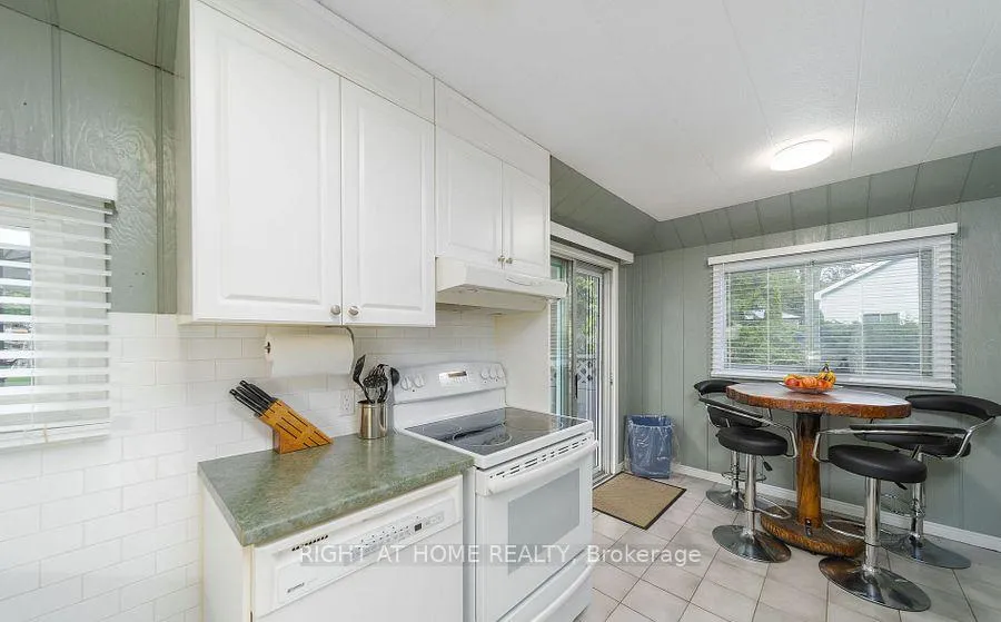 Photo 17 of 12 Lakeshore Road E, Oro-Medonte, Rural Oro-Medonte — HOMEH