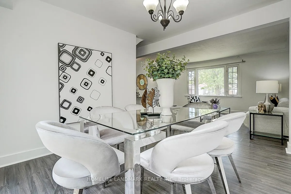 Photo 17 of 335 Willowdale Drive, North York, Willowdale East — HOMEH