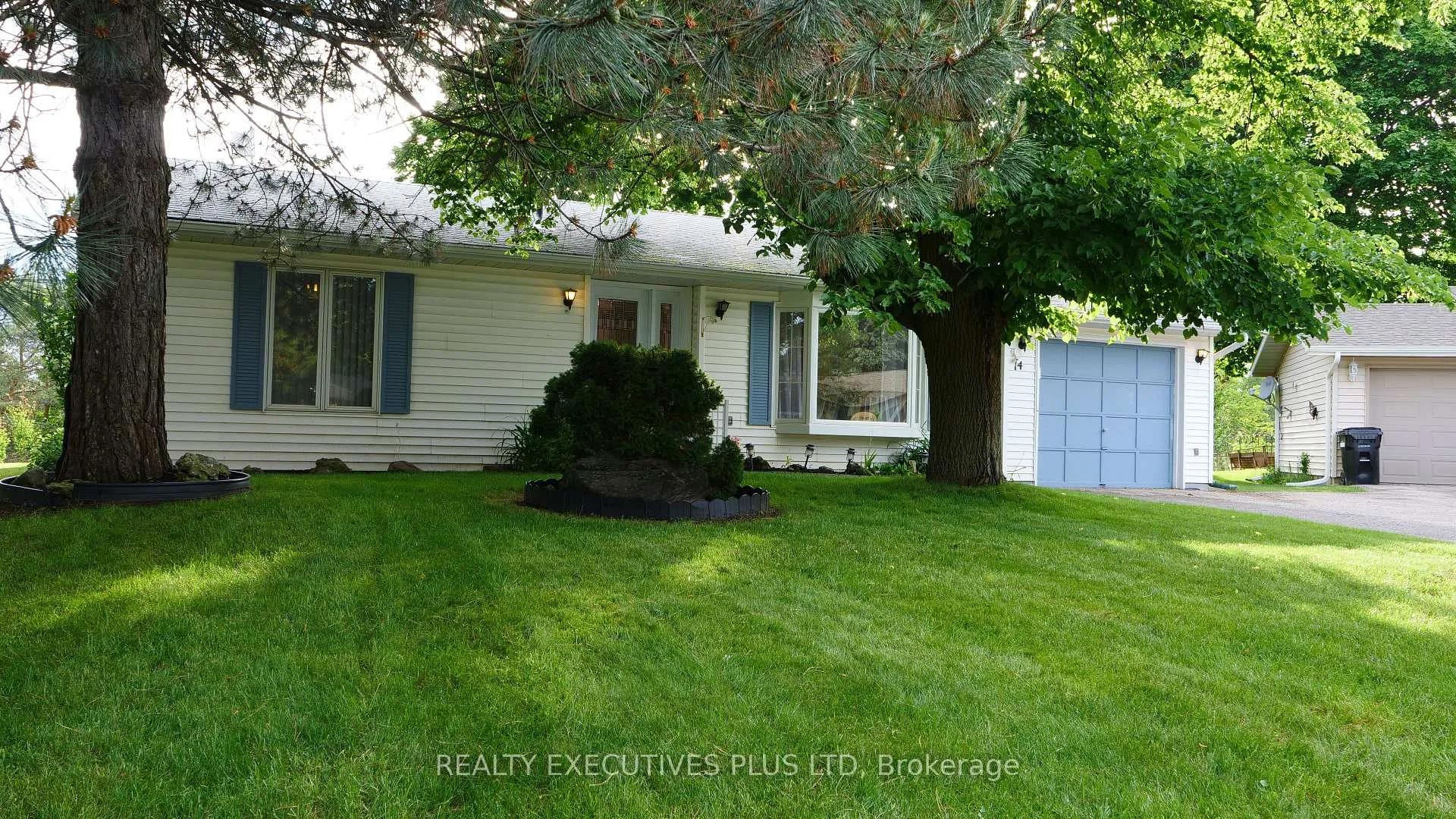 Photo 3 of 14 Butternut Court, New Tecumseth, Rural New Tecumseth — HOMEH