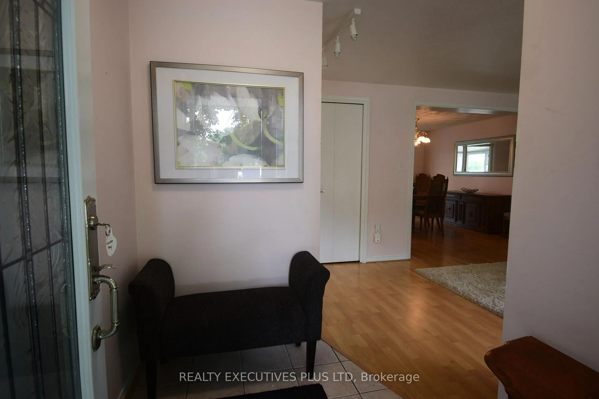 Photo 5 of 14 Butternut Court, New Tecumseth, Rural New Tecumseth — HOMEH