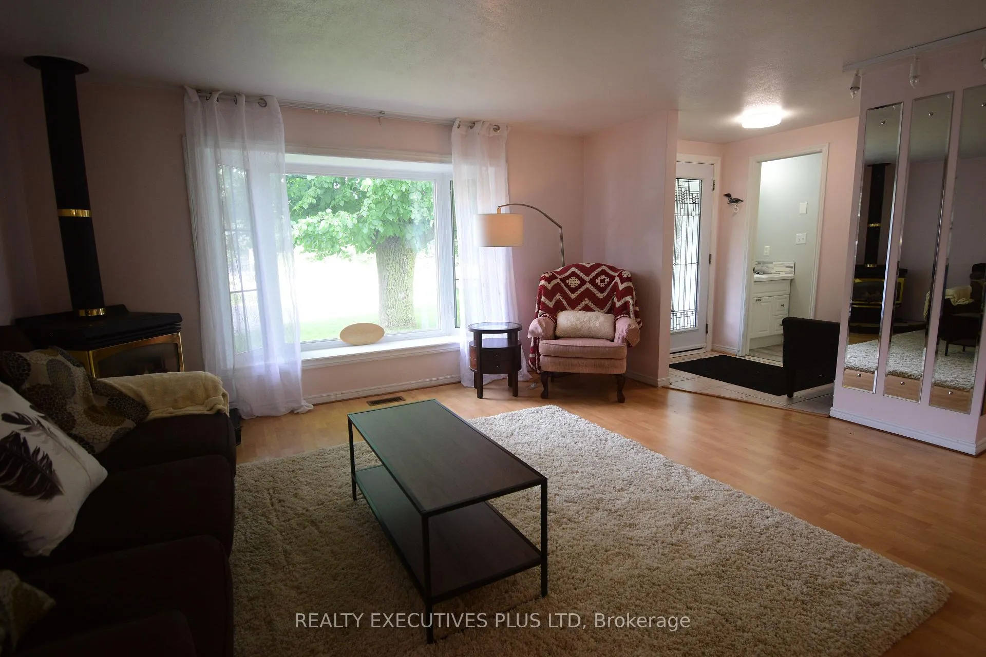 Photo 9 of 14 Butternut Court, New Tecumseth, Rural New Tecumseth — HOMEH