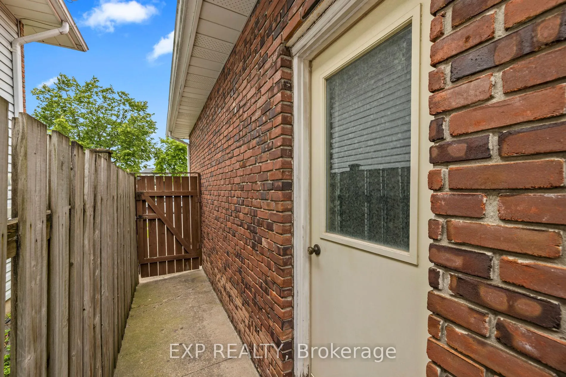 Photo 5 of 7430 Alex Avenue, Niagara Falls, Oldfield — HOMEH