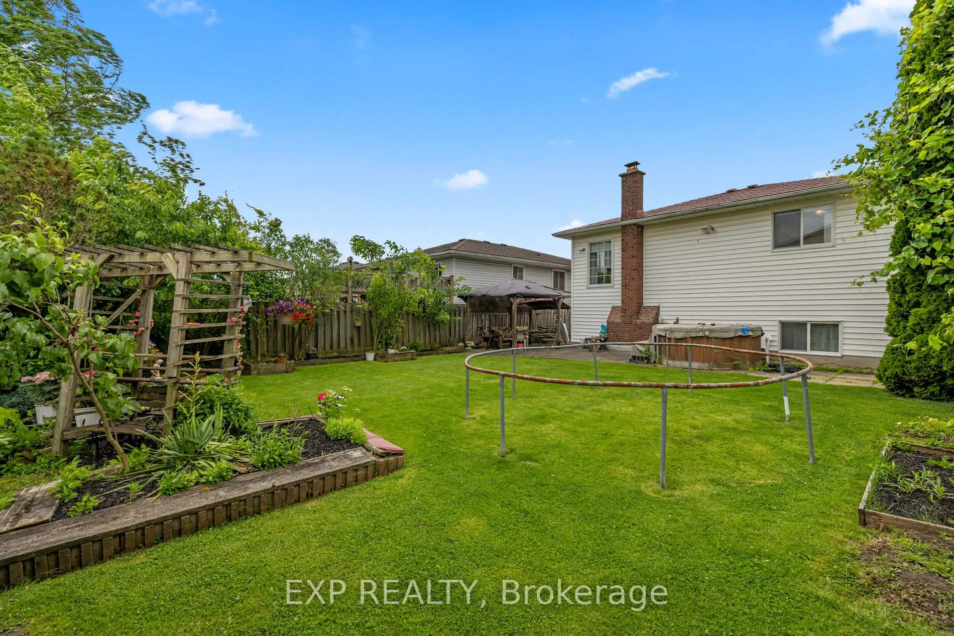 Photo 9 of 7430 Alex Avenue, Niagara Falls, Oldfield — HOMEH