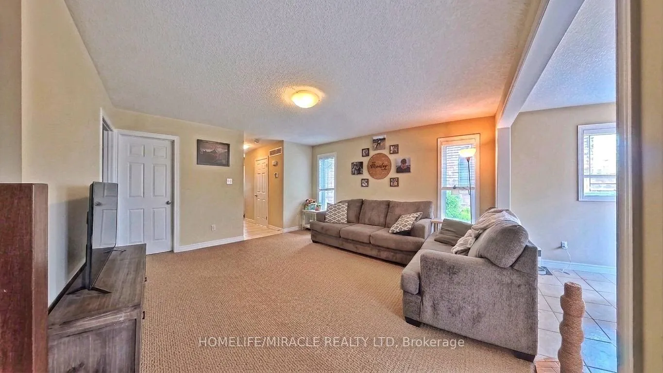Photo 5 of 11 Sandybay Avenue, Kitchener — HOMEH